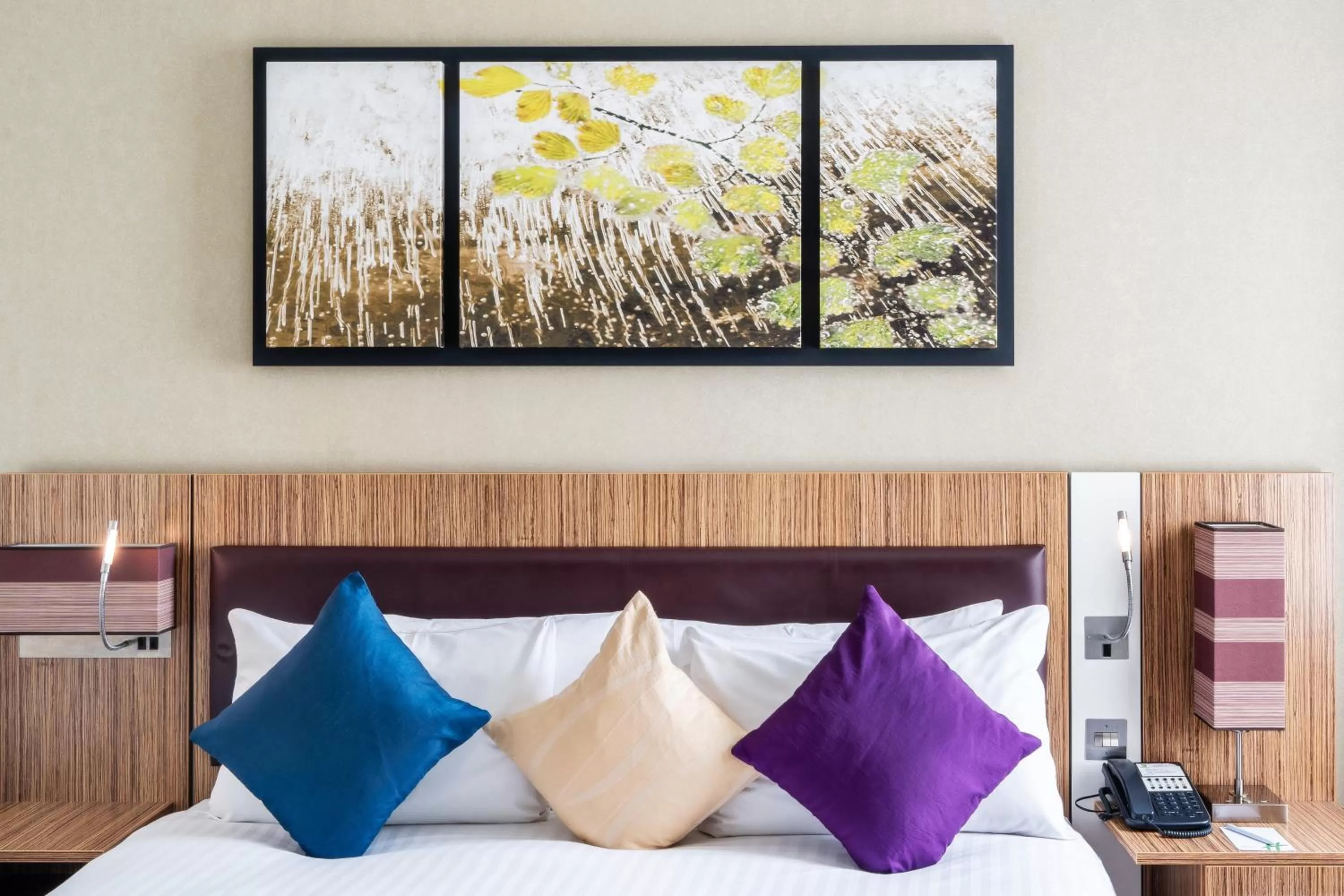 Premium Queen Room in Holiday Inn Stevenage by IHG