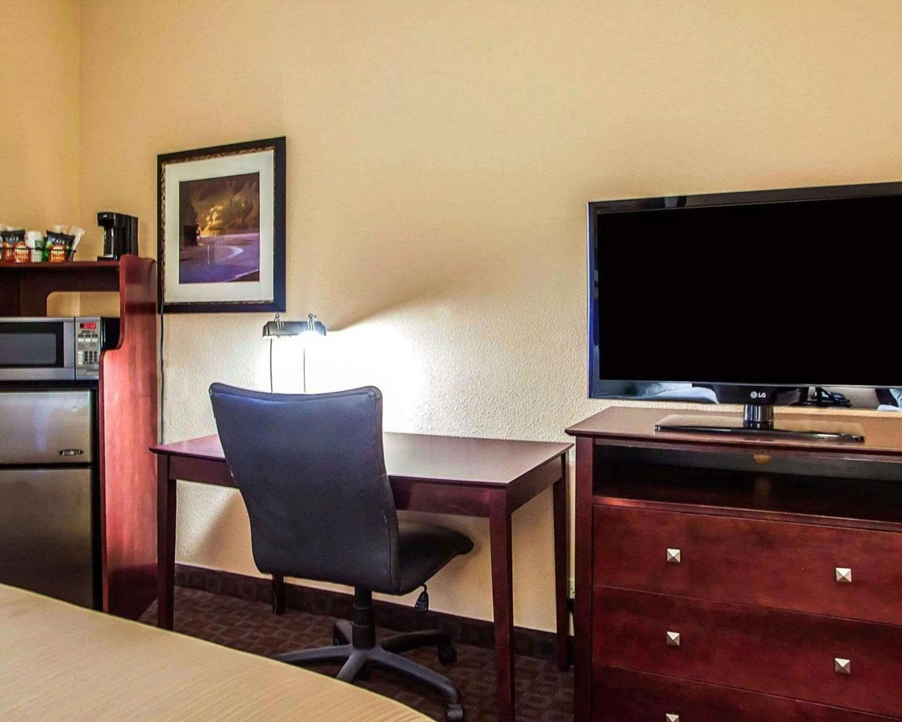 Queen Room with Two Queen Beds and Accessible Tub - Accessible/Non-Smoking in Quality Inn & Suites Peoria North