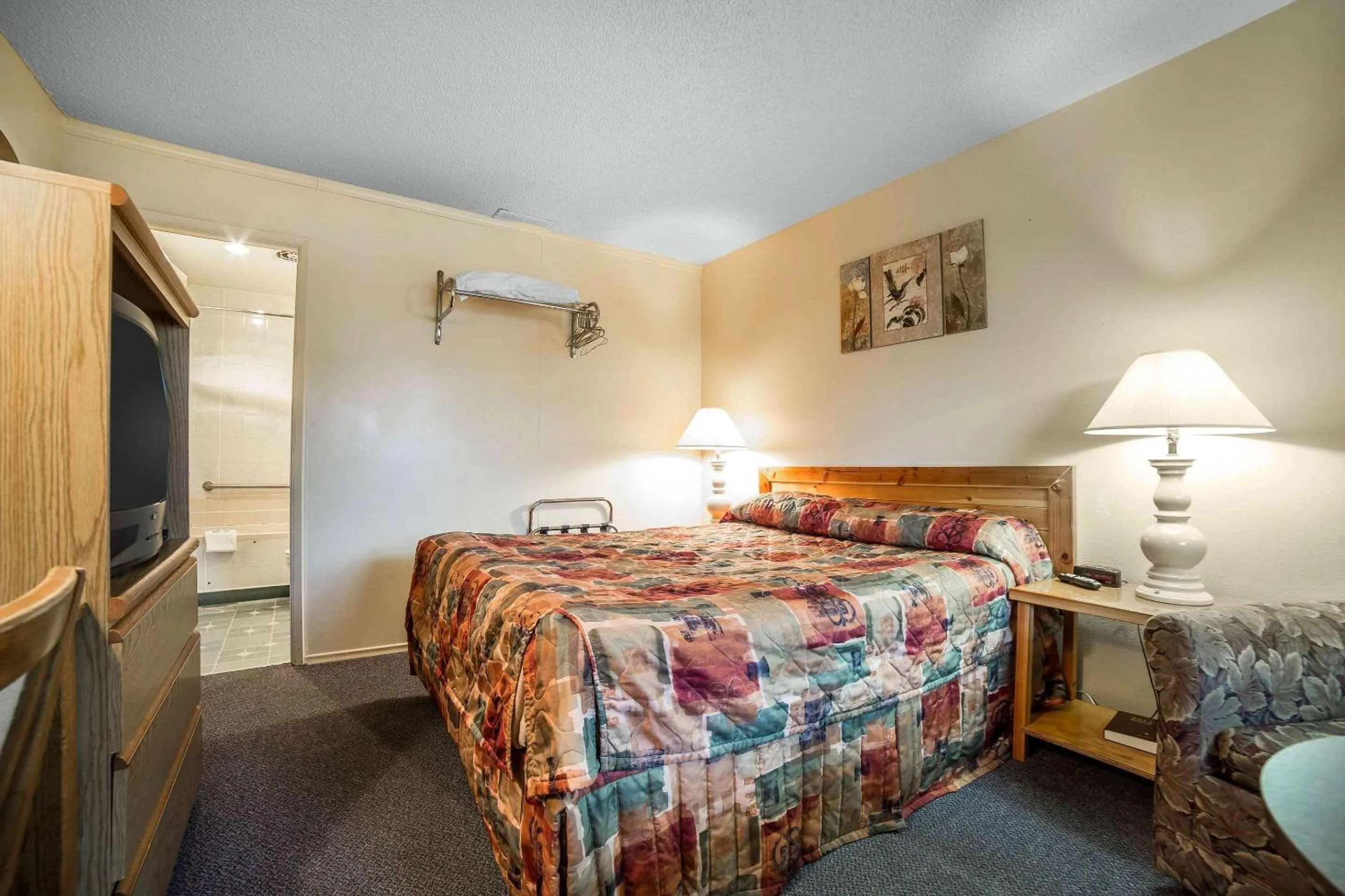 Queen Room - Non-Smoking in Rodeway Inn La Grande