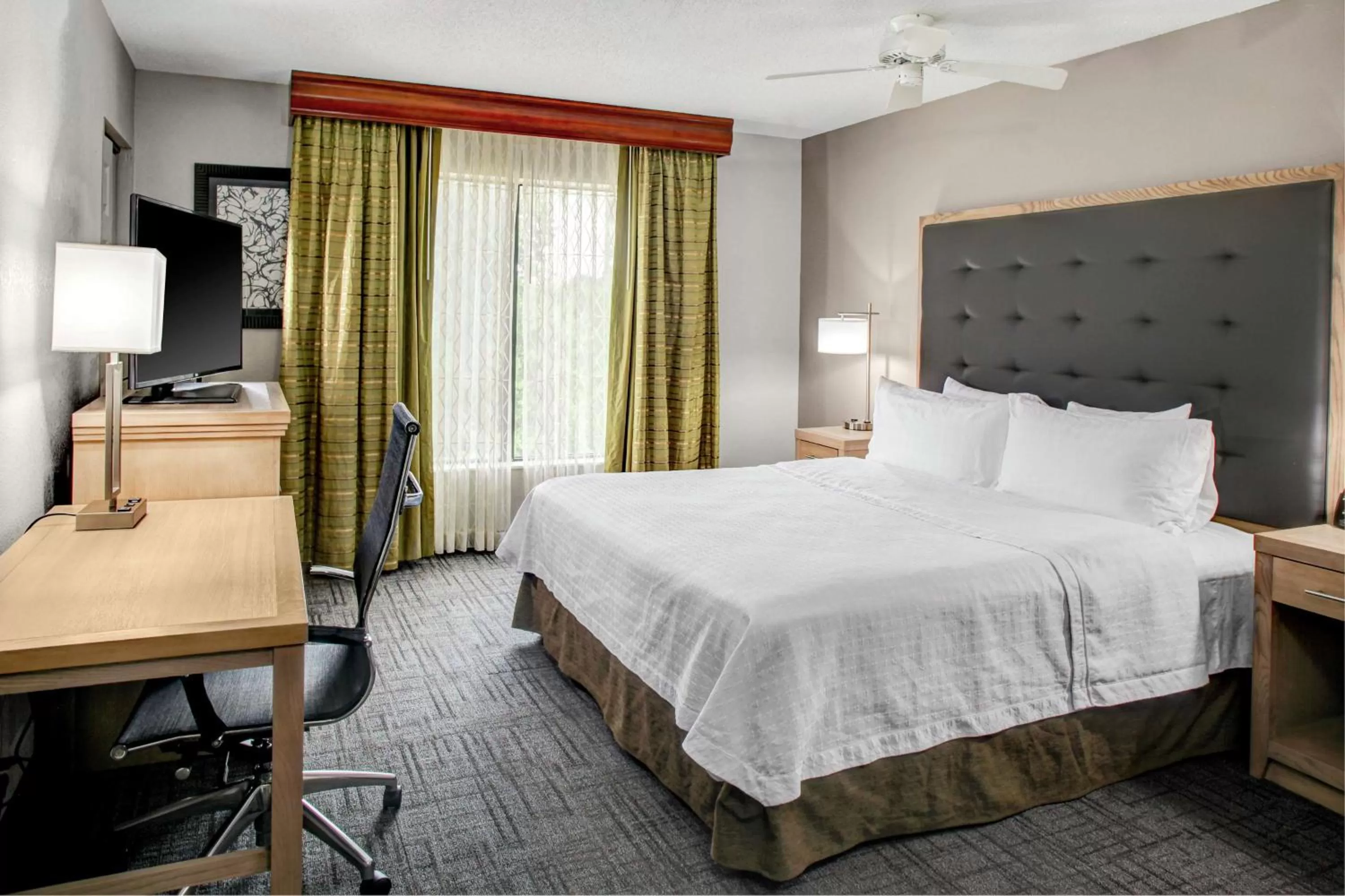 King Suite with Accessible Tub - Mobility and Hearing Access/Non-Smoking in Homewood Suites by Hilton Richmond - West End / Innsbrook