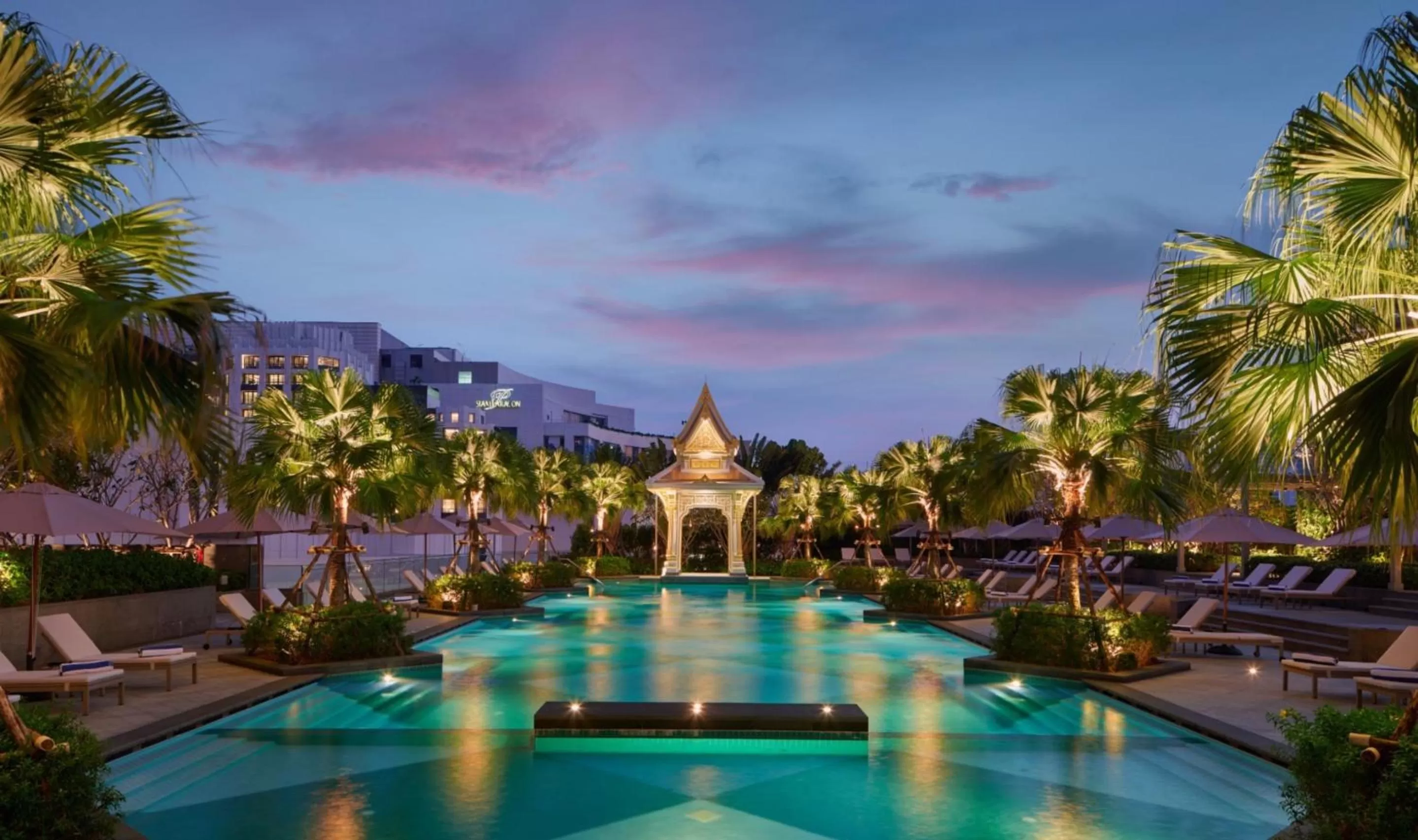 Swimming pool in Chatrium Grand Bangkok