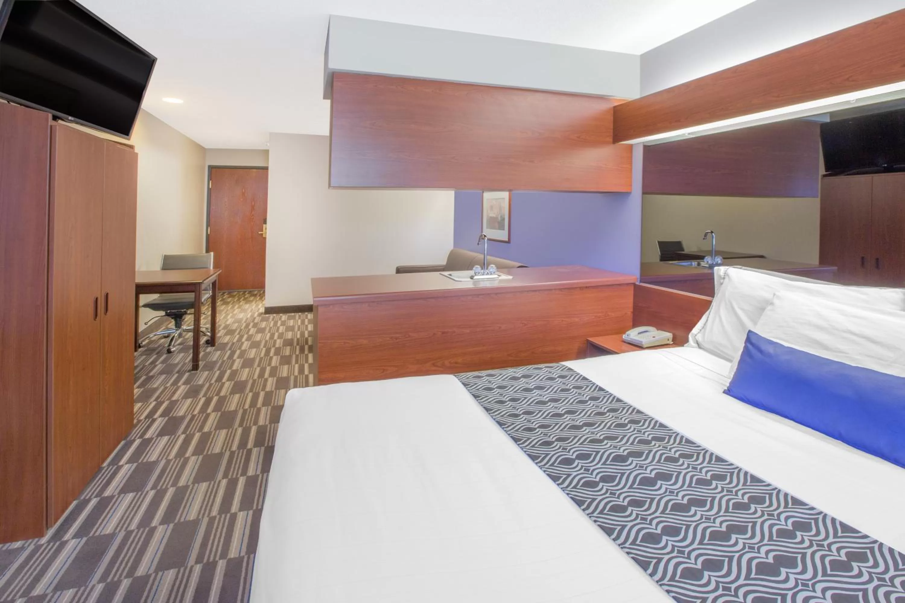 One-Bedroom Suite - Disability Access/Non-Smoking in Microtel Inn and Suites Manistee