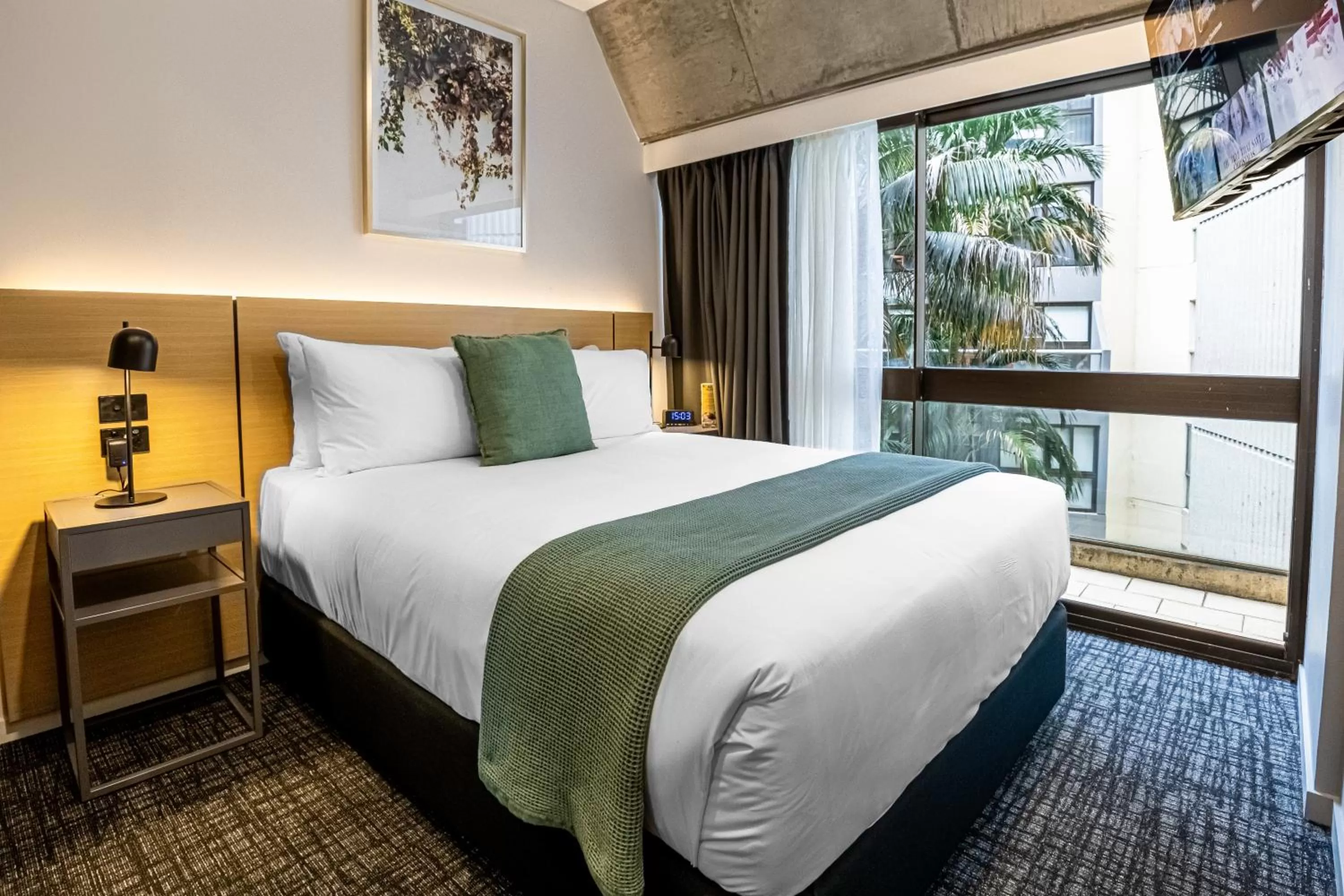 Micro Queen Room in Song Hotel Sydney