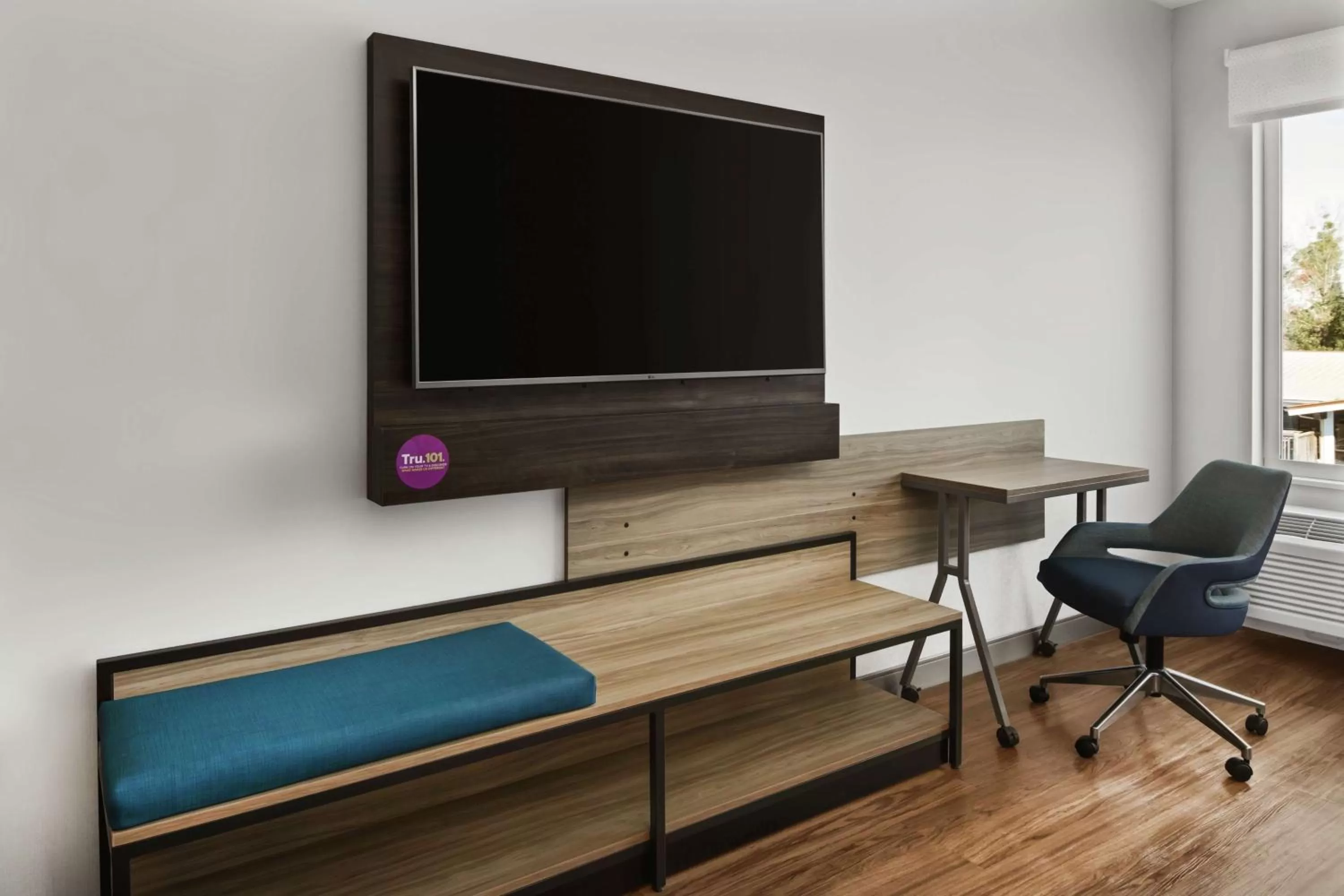 Queen Room with Two Queen Beds in Tru By Hilton Savannah Midtown Ga