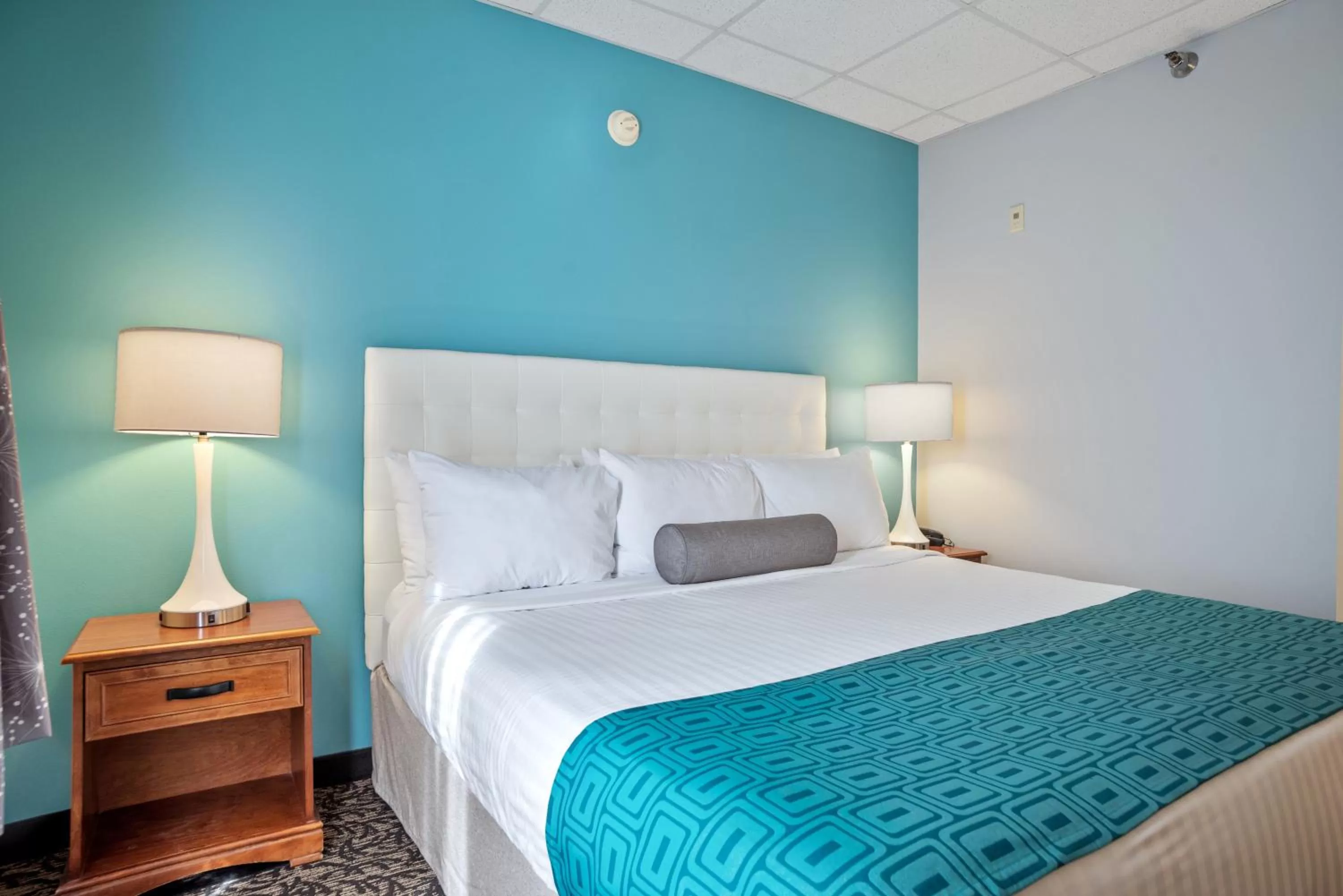 One-Bedroom King Suite - Non-Smoking in Howard Johnson by Wyndham Rapid City