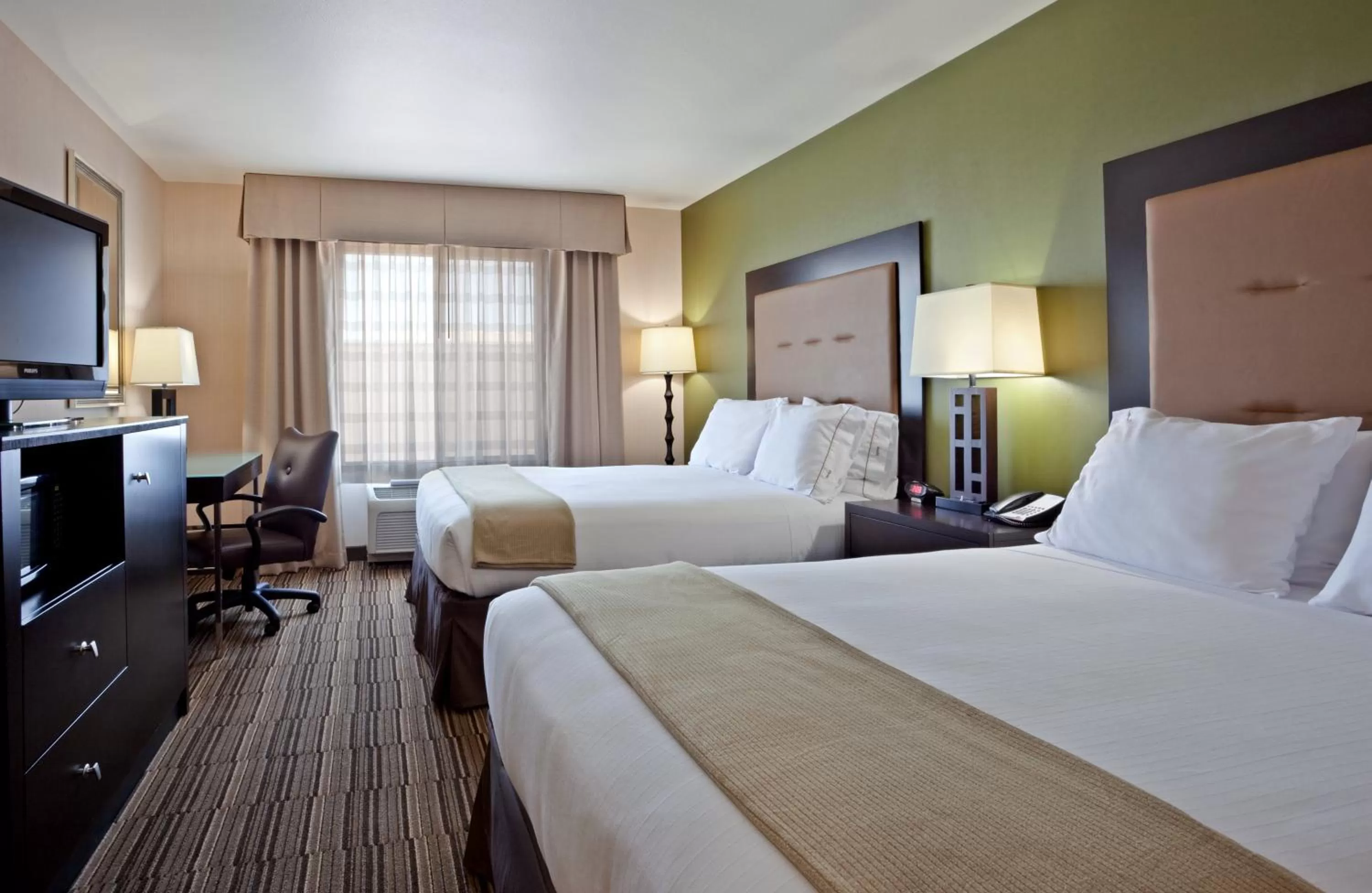 Queen Suite with Two Queen Beds and Sofa Bed in Holiday Inn Express Hotel Twin Falls by IHG