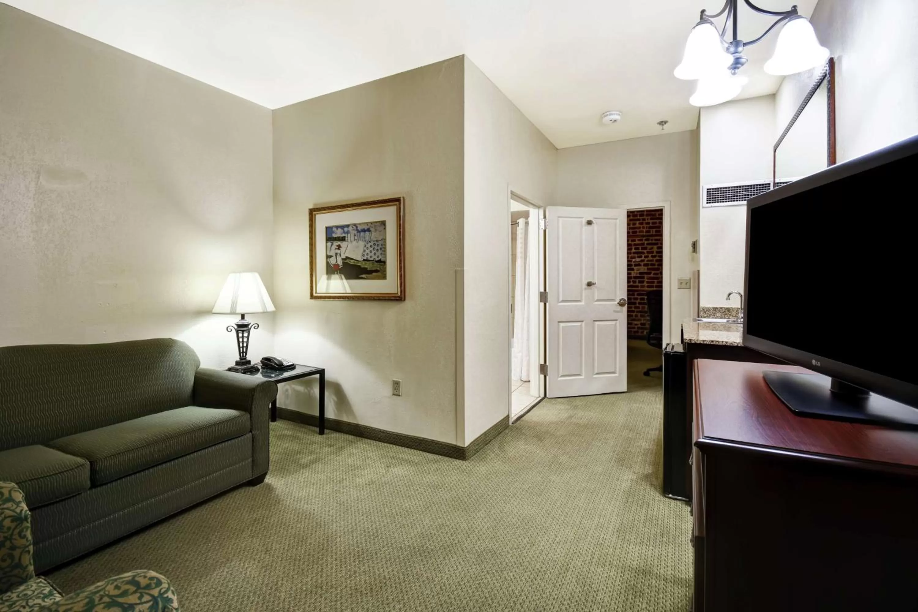 Queen Room with Park View in Embassy Suites Charleston - Historic District