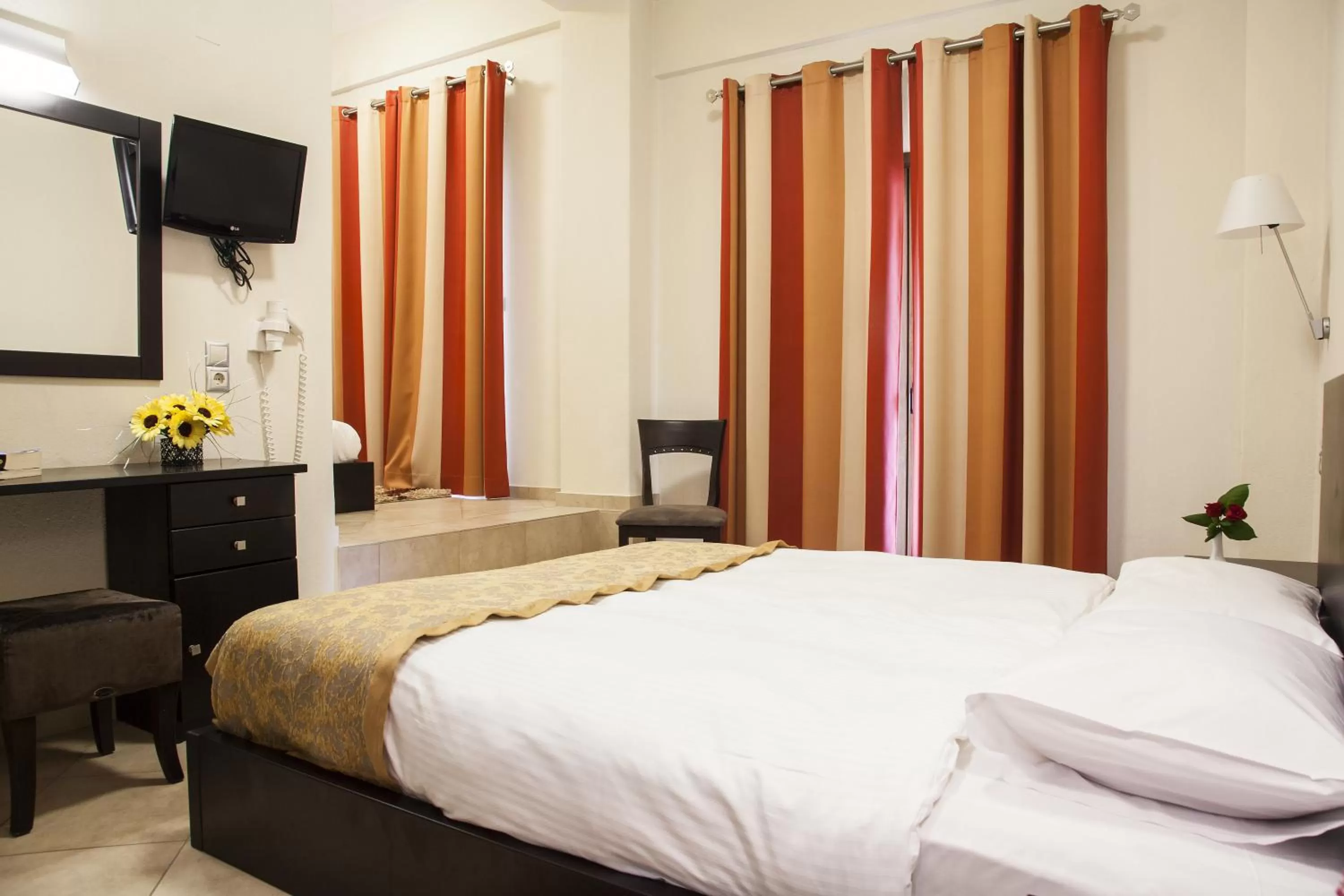 Superior Triple Room with Balcony and Meteora View in Hotel Meteoritis