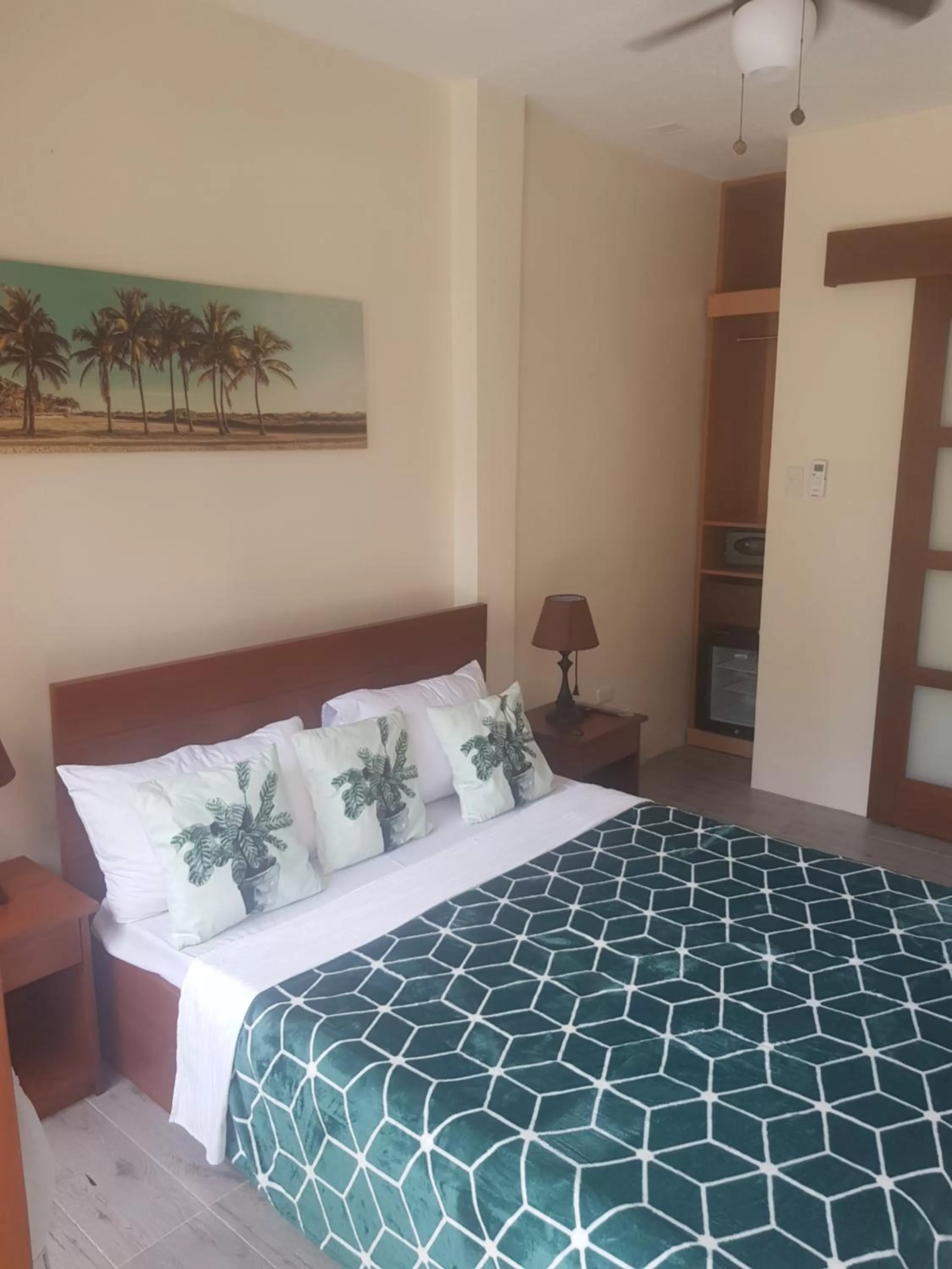 Deluxe Queen Room in Hayahay Resort