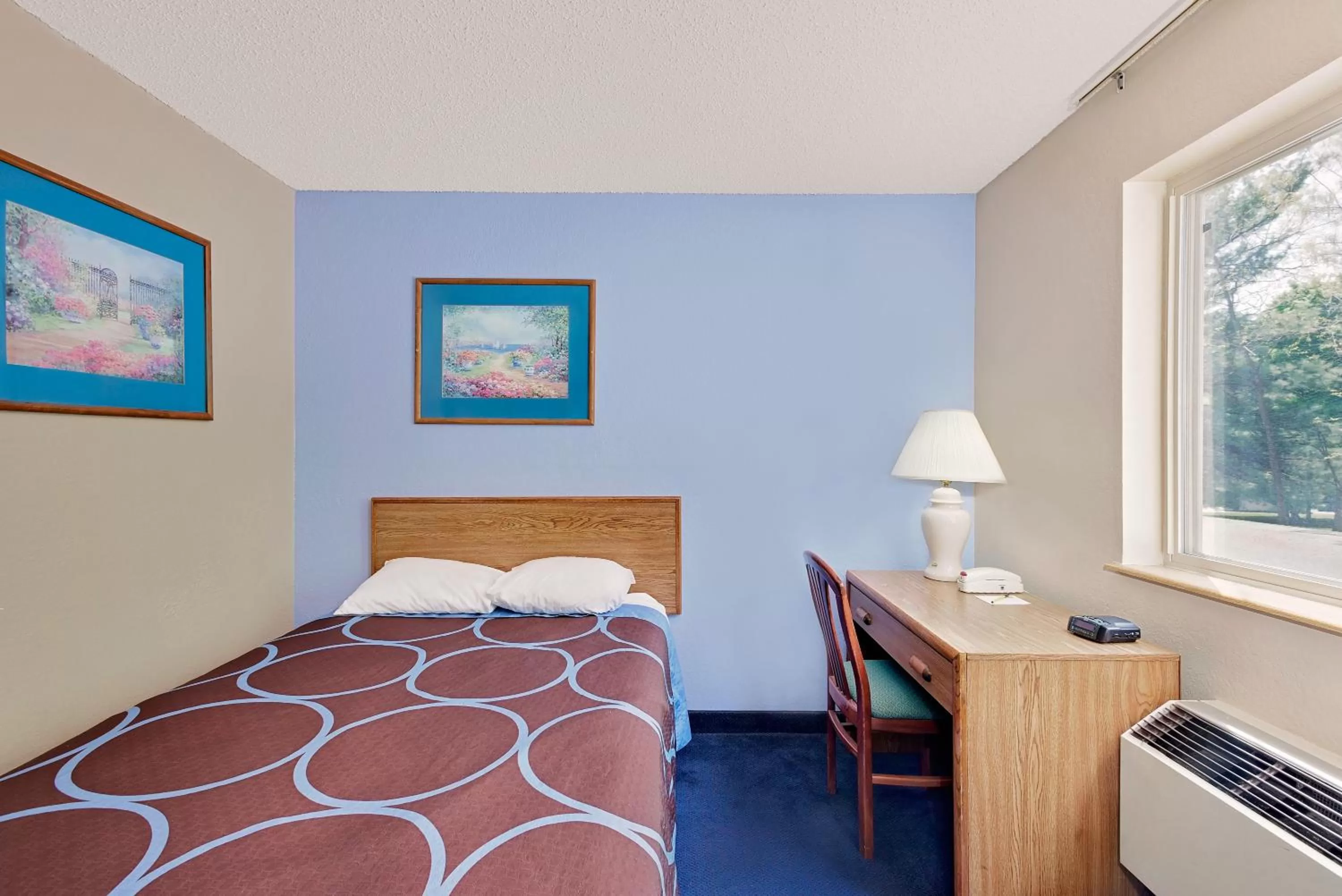 Double Room with Bath Tub - Mobility/Hearing Accessible - Non-Smoking in Super 8 by Wyndham Newburgh/West Point Stewart Intl Airport