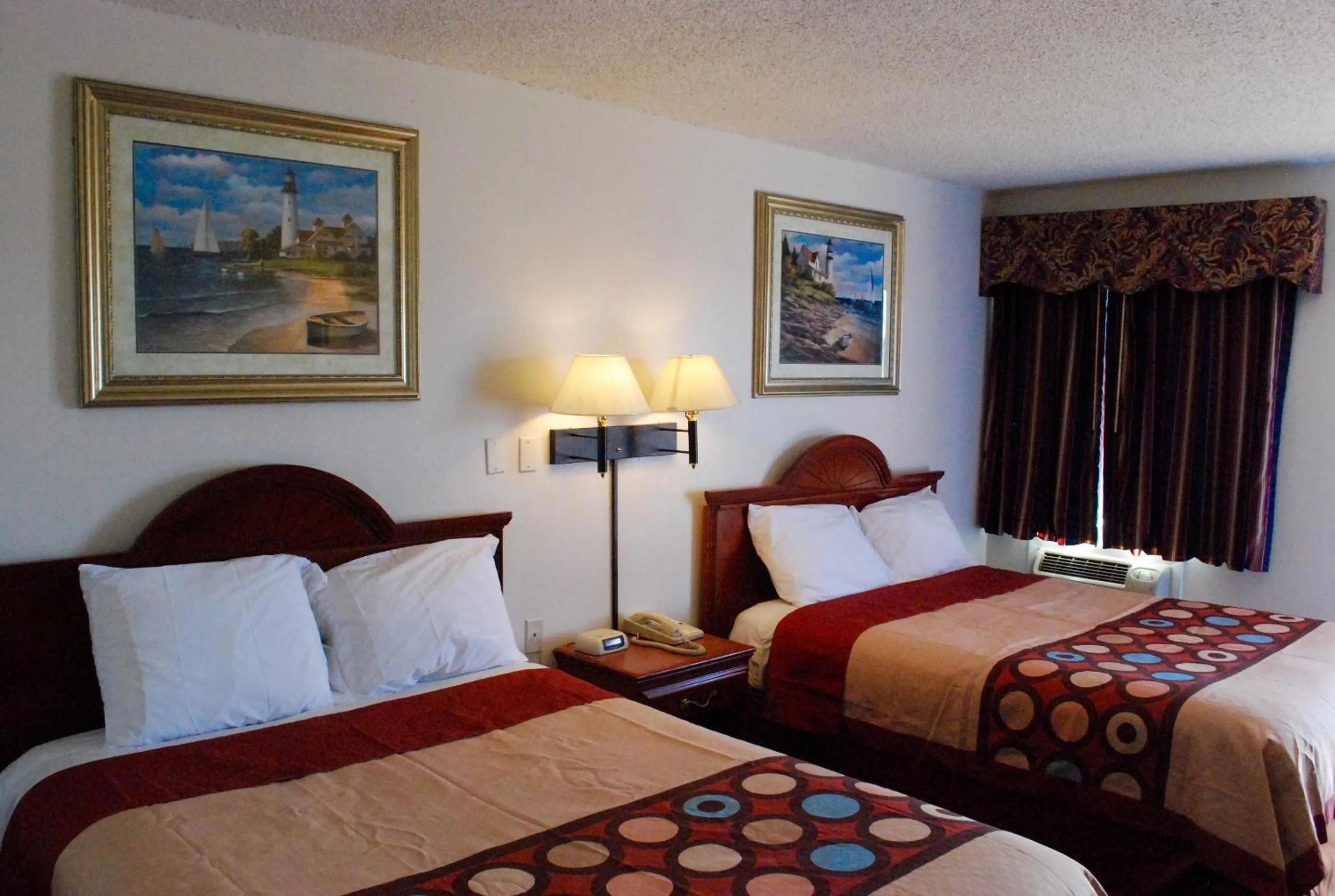 Queen Room with Two Queen Beds and Bath Tub - Mobility Accessible/Non-Smoking in Super 8 by Wyndham Eastland