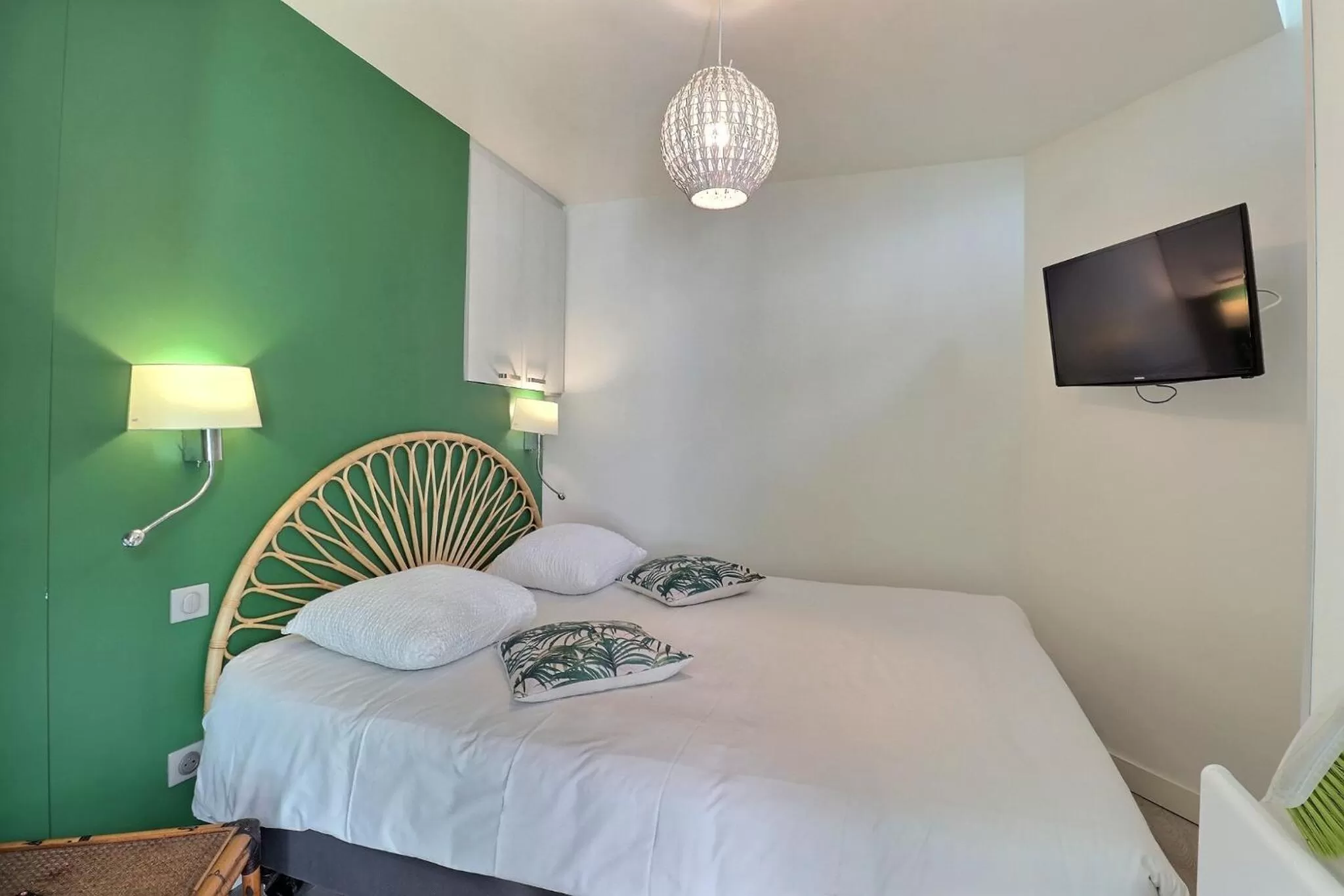 Apartment with Jacuzzi (2 Adults) in Garden Hotel Rennes Centre Gare