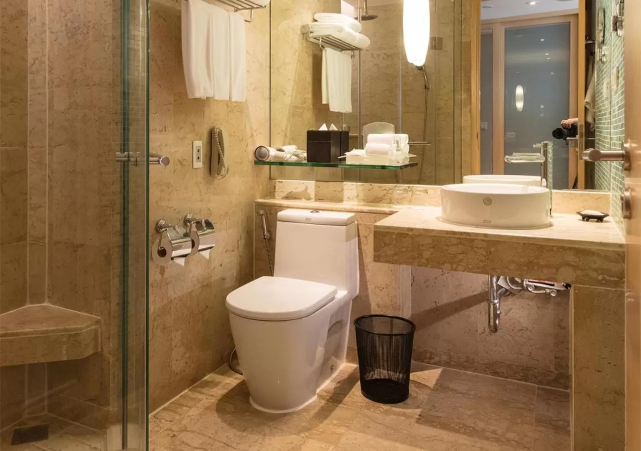 Standard Twin Room - Smoking in Holiday Inn Bangkok by IHG