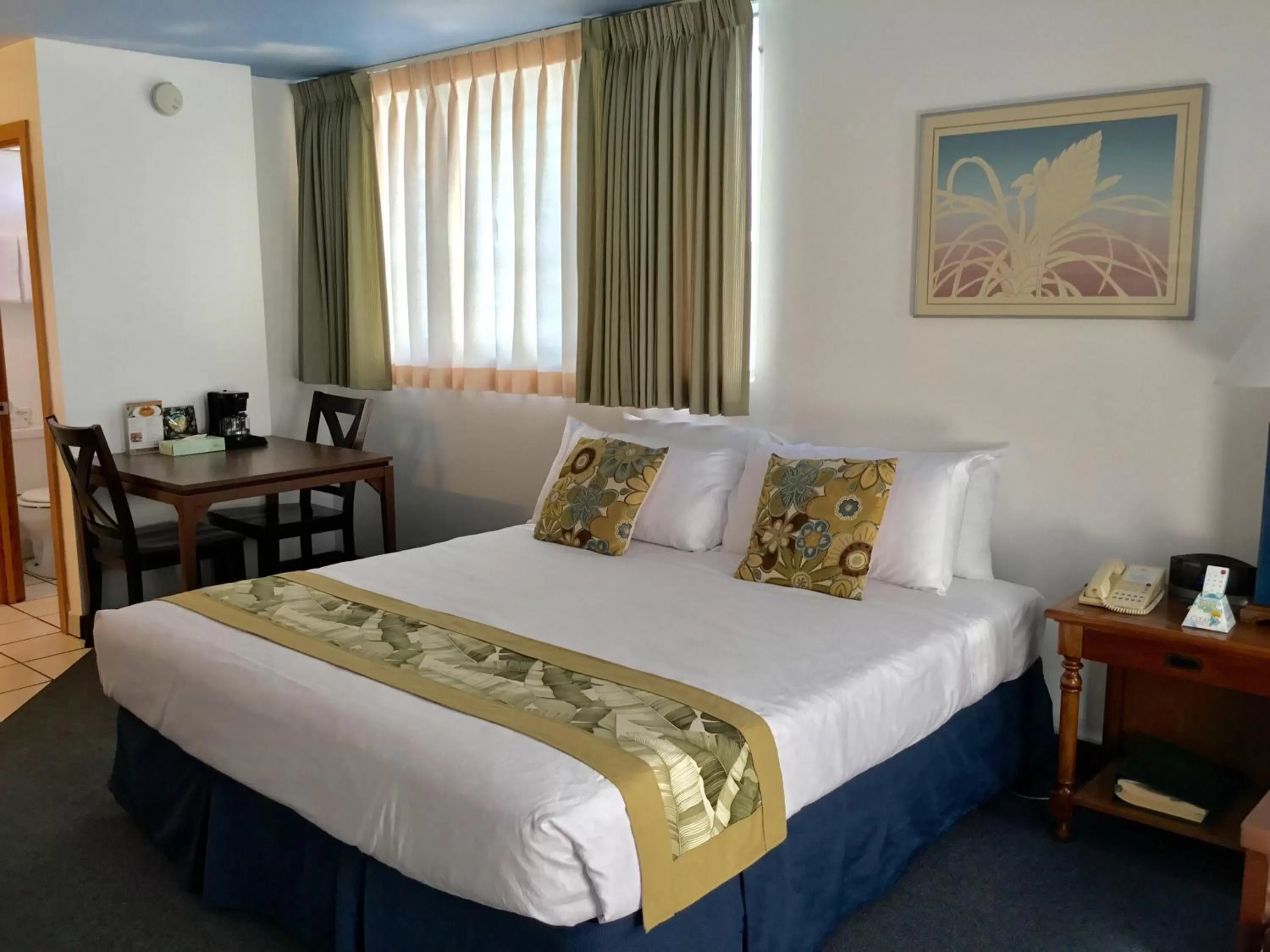 Two-Bedroom Oasis with Corner View in Holiday Surf Hotel (with full kitchen)