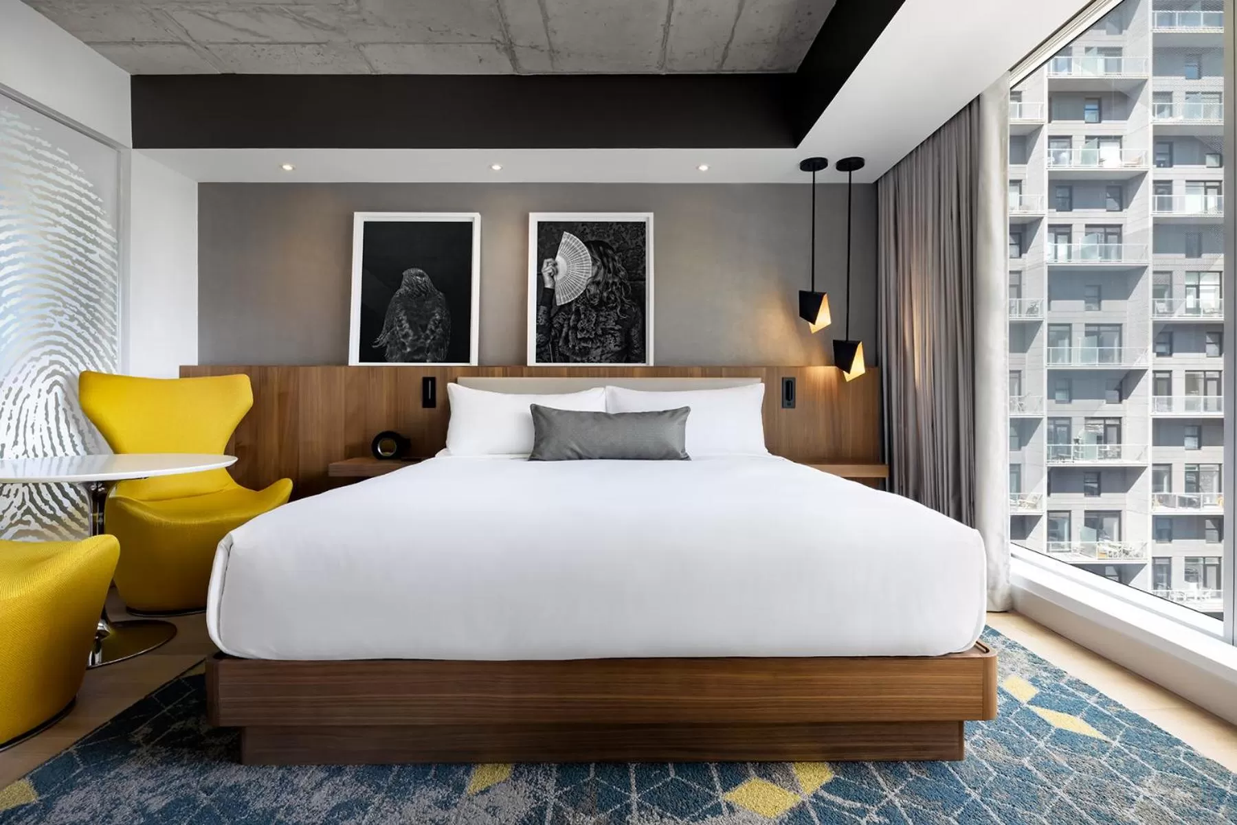 Guest  room with 1 King in Humaniti Hotel Montreal, Autograph Collection