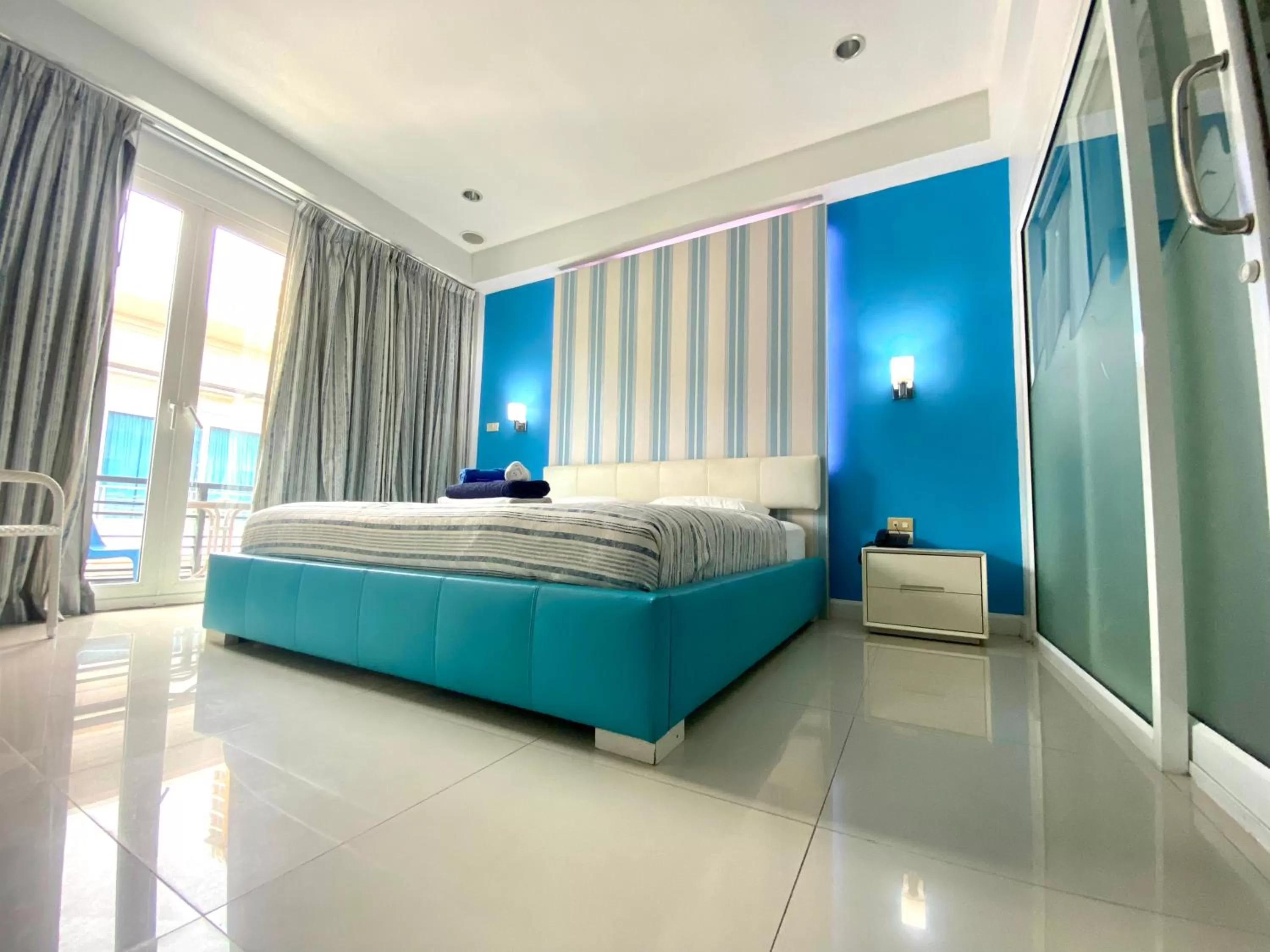 King Room with Balcony in Access Inn Pattaya