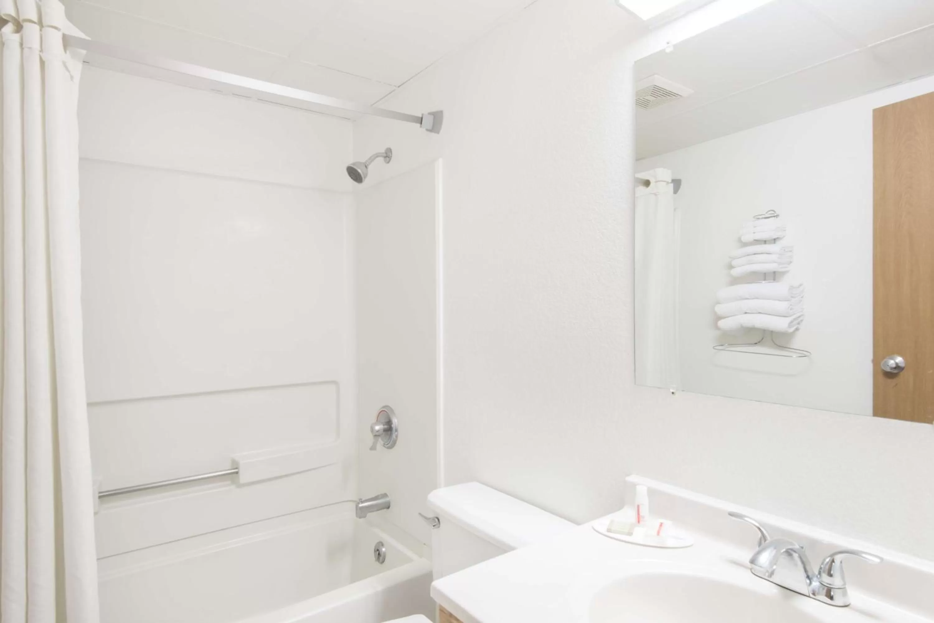 King Room - Non-Smoking in Super 8 by Wyndham Groton