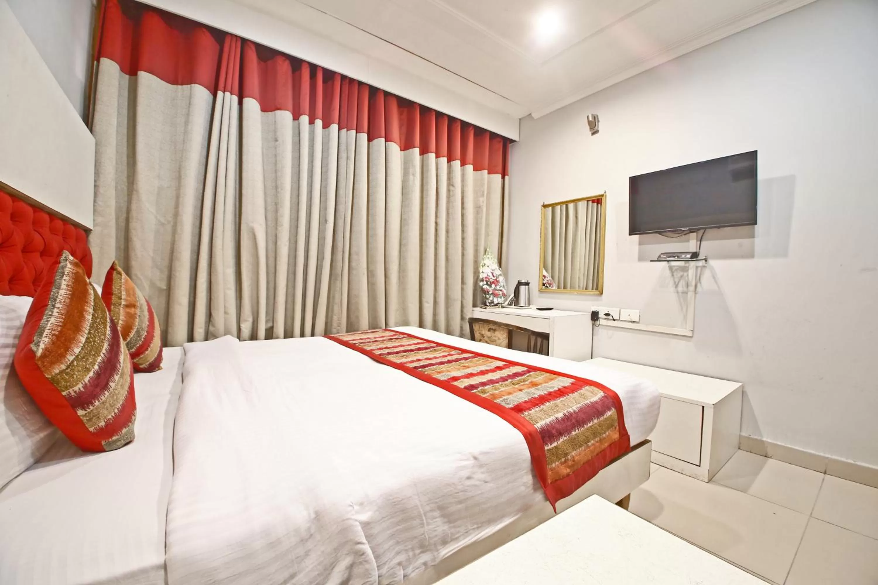 Deluxe Double Room - single occupancy in Hotel Diamond Plaza