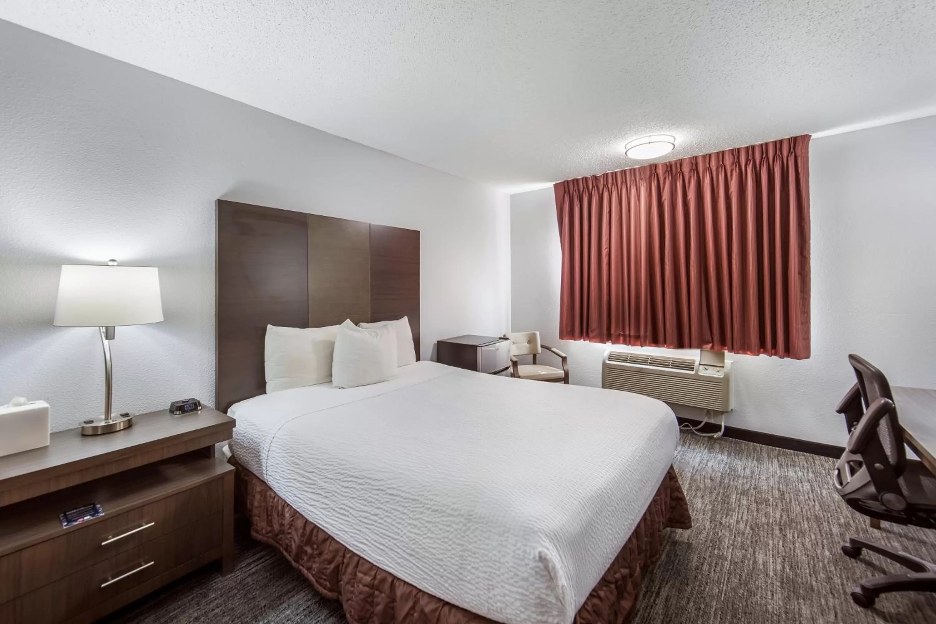 Standard King Room in Red Lion Inn & Suites Grants Pass