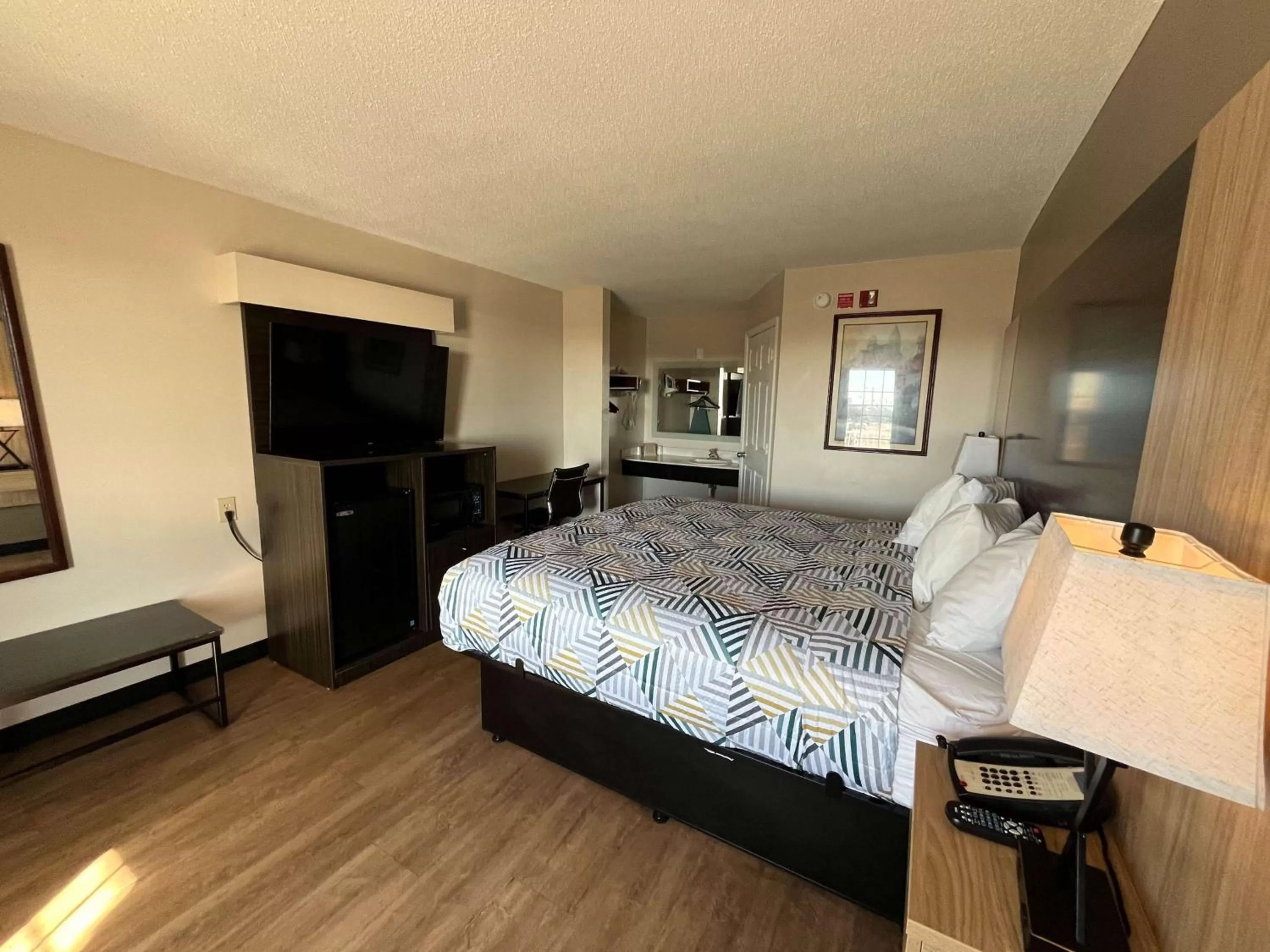 King Room - Disability Access - Non-Smoking in Motel 6 Georgetown, SC Marina