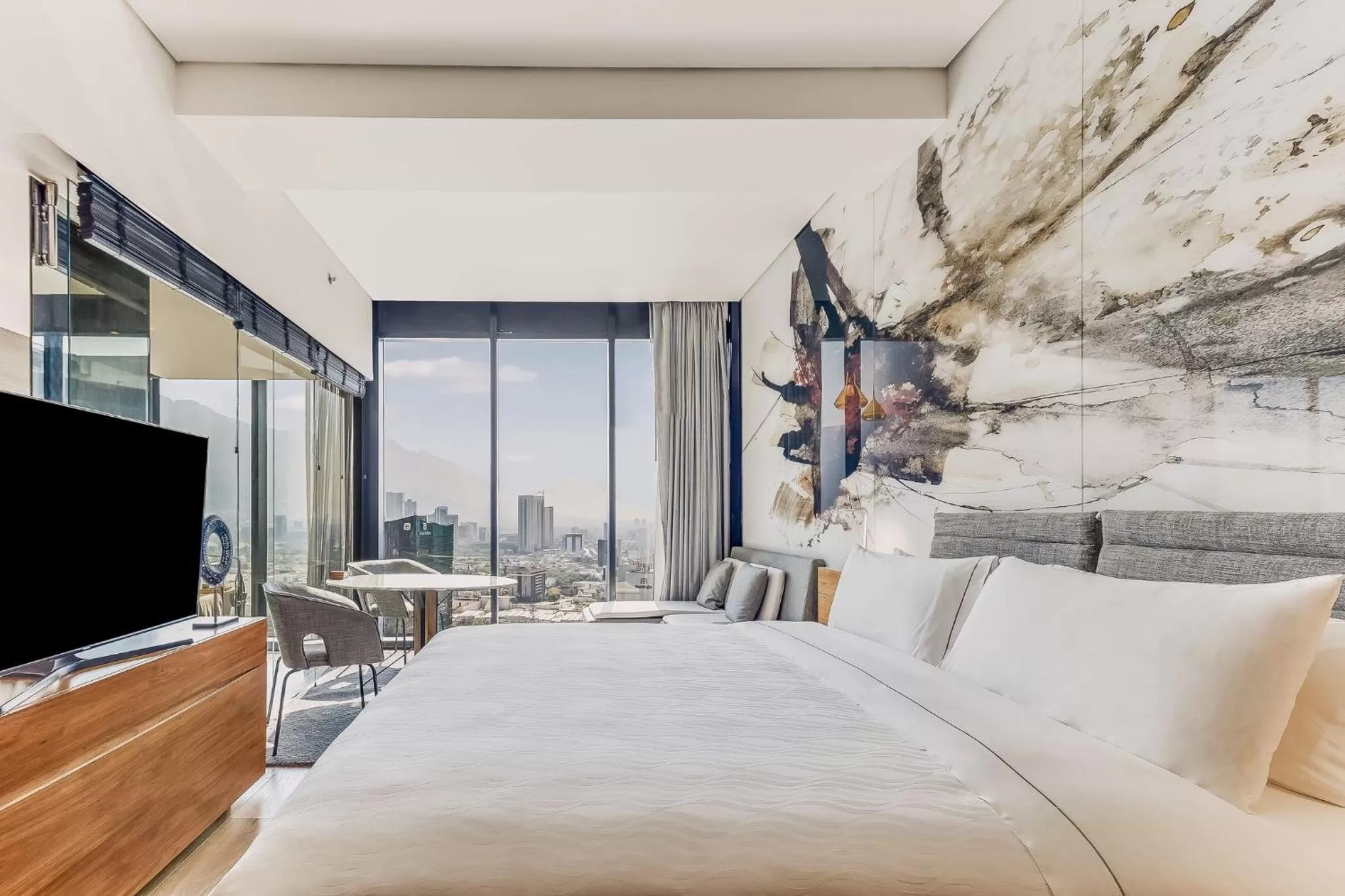 Deluxe Mountain View 1 King in Live Aqua Monterrey