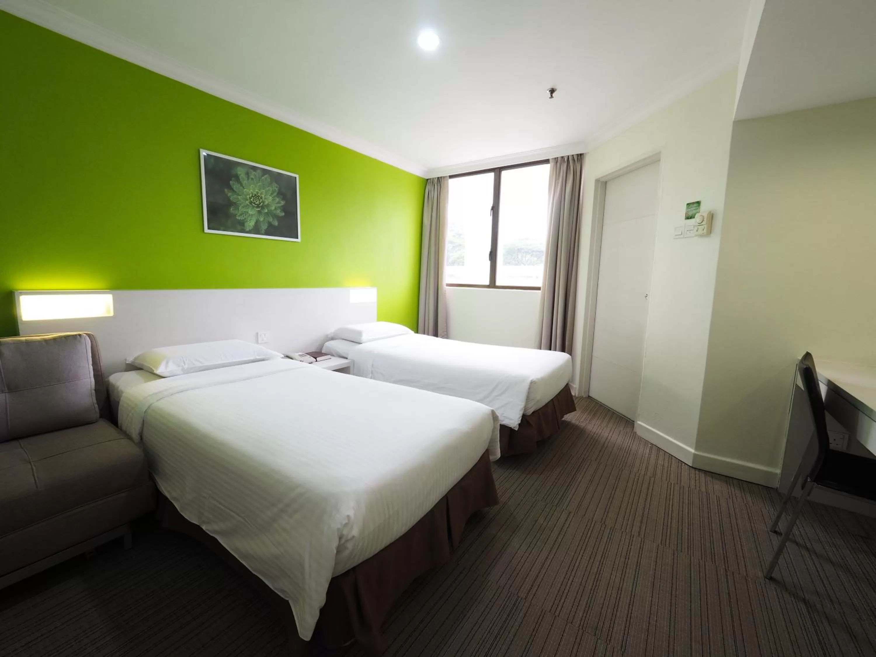 Standard Triple Room in YMCA One Orchard