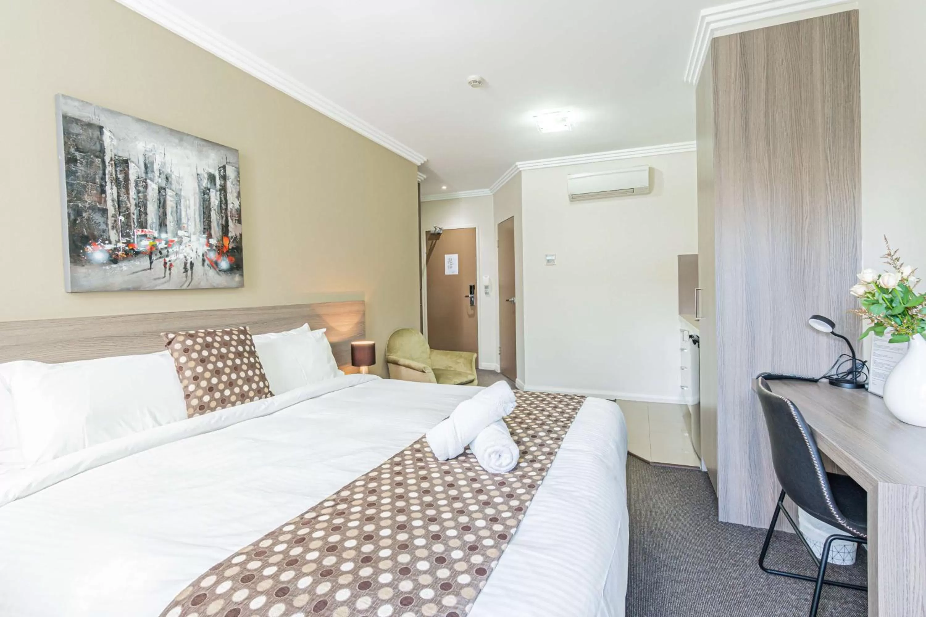 Standard King Room in Best Western Plus Camperdown Suites