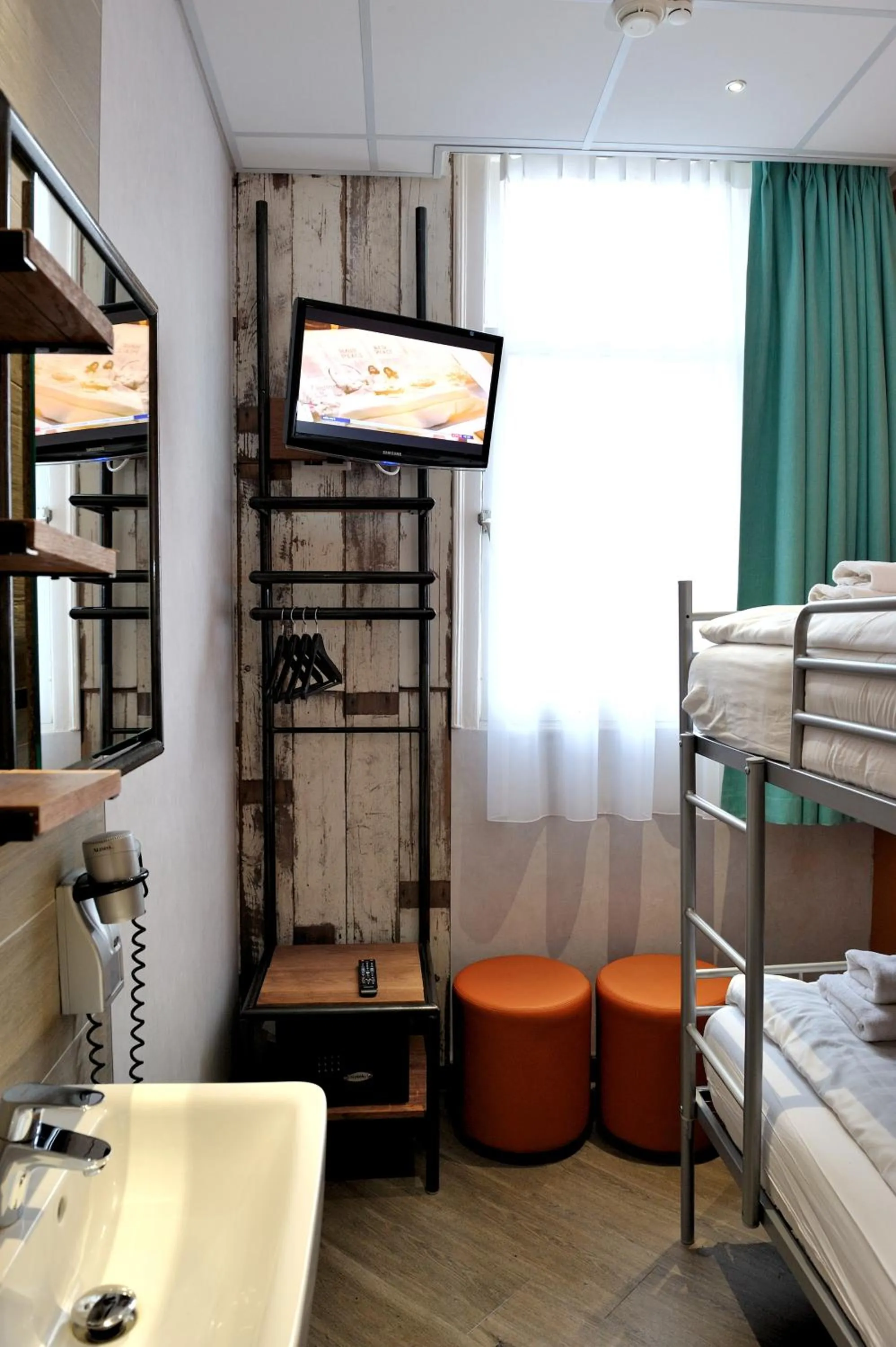 Twin Room with Shared Facilities in Tourist Inn One Amsterdam