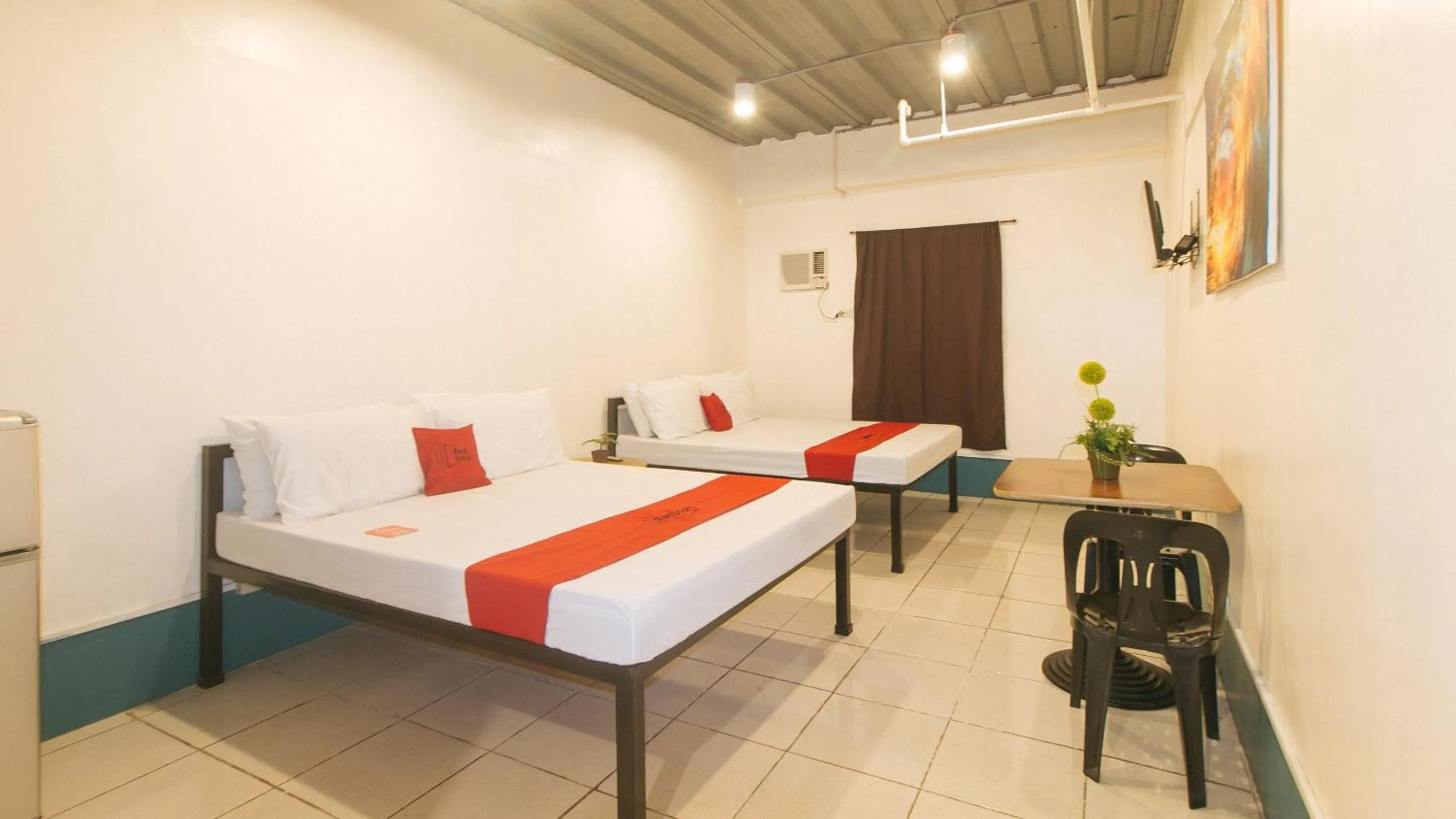 Suite in RedDoorz at Crowne One Condo