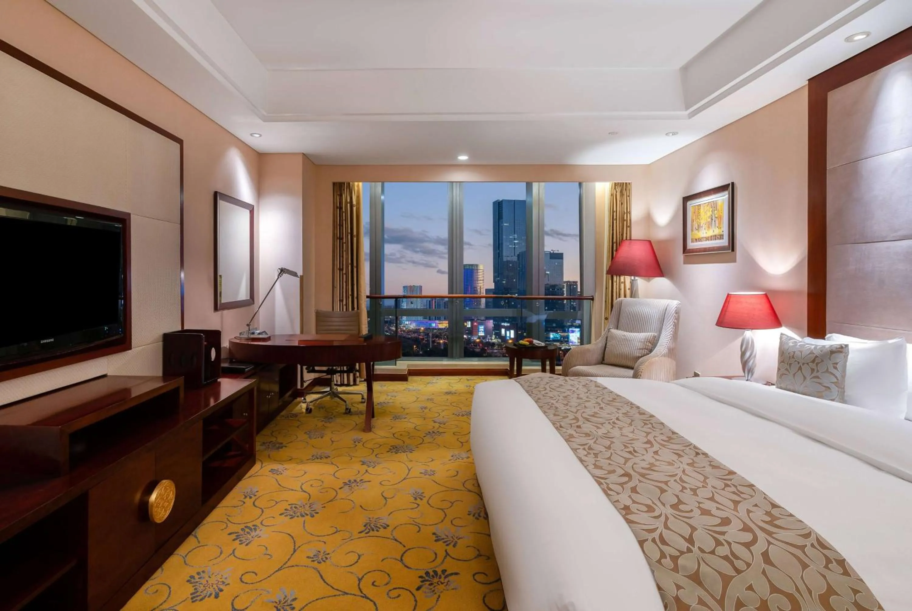 Executive King Room - Smoking in Howard Johnson Tropical Garden Plaza Kunming