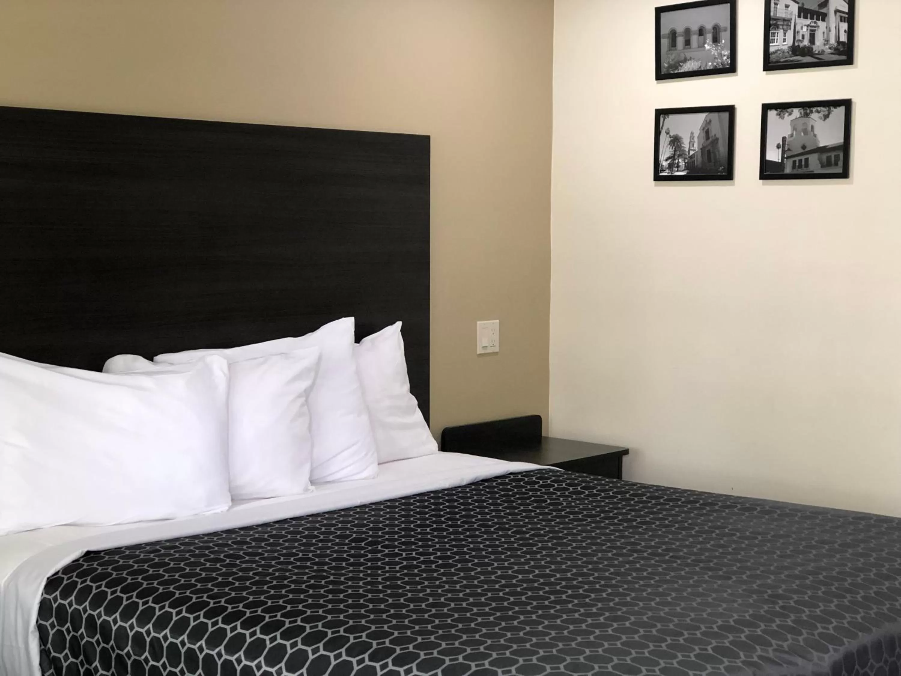 King Room in Simply Home Inn & Suites - Riverside