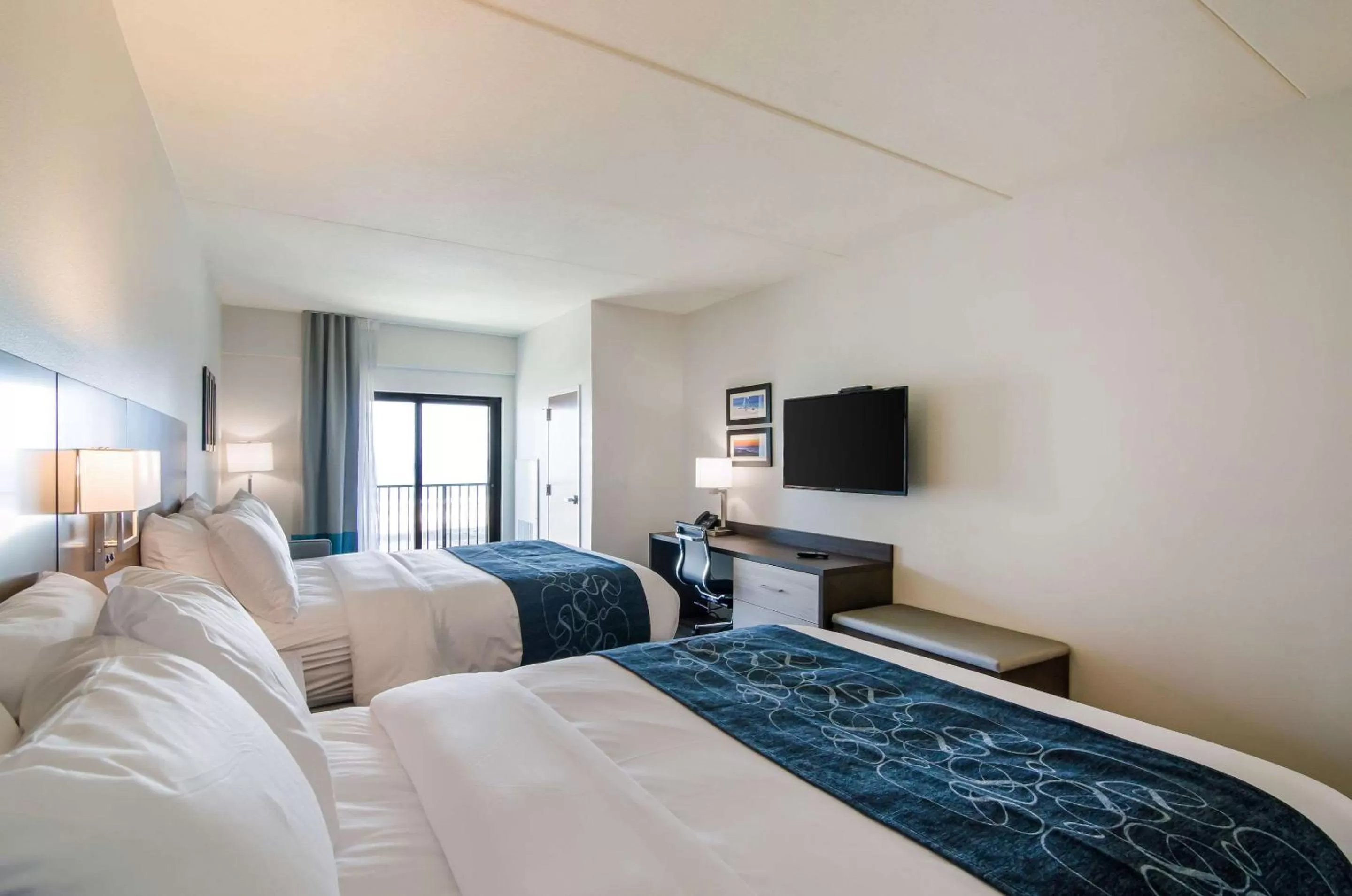 Queen Suite in Comfort Inn & Suites Gulf Shores East Beach near Gulf State Park