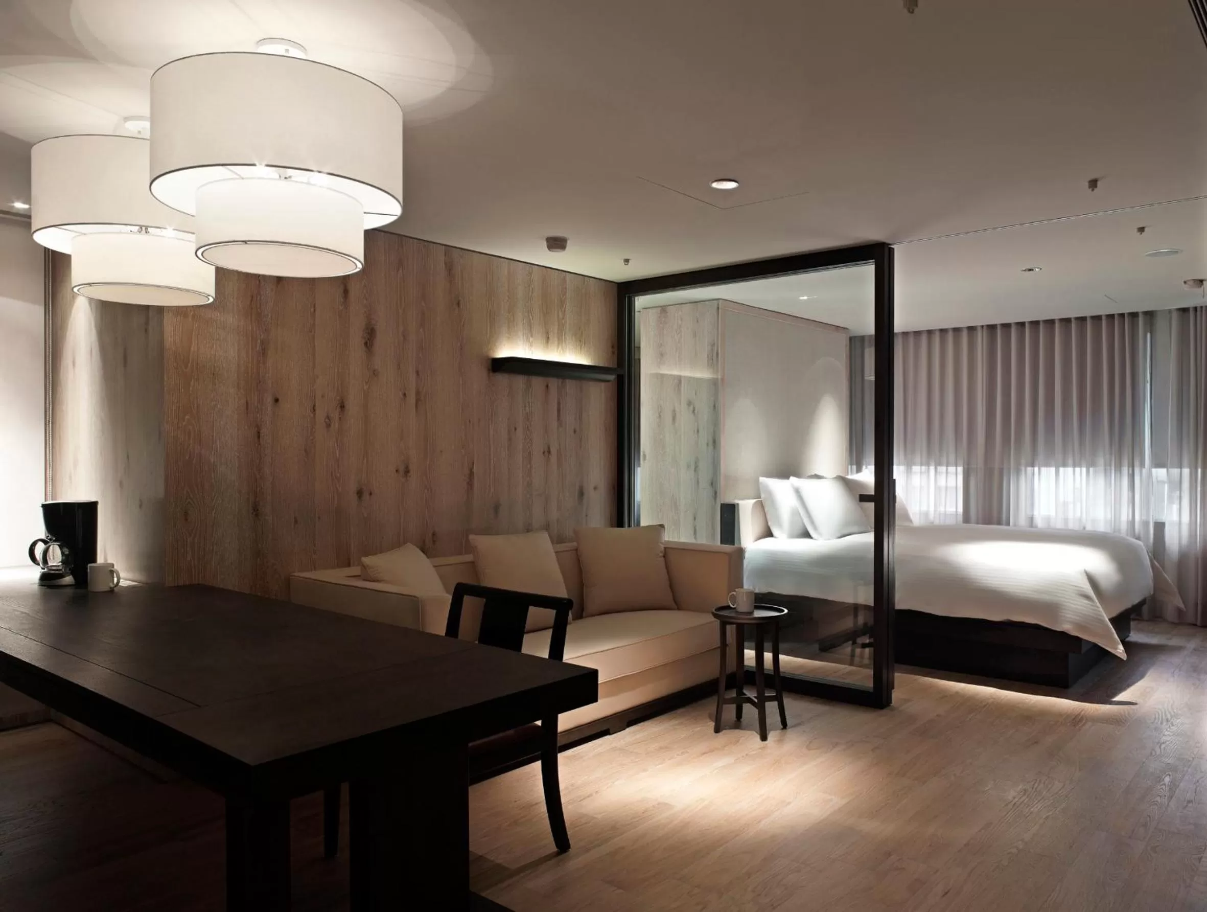 Royal One-Bedroom Apartment in Gloria Residence