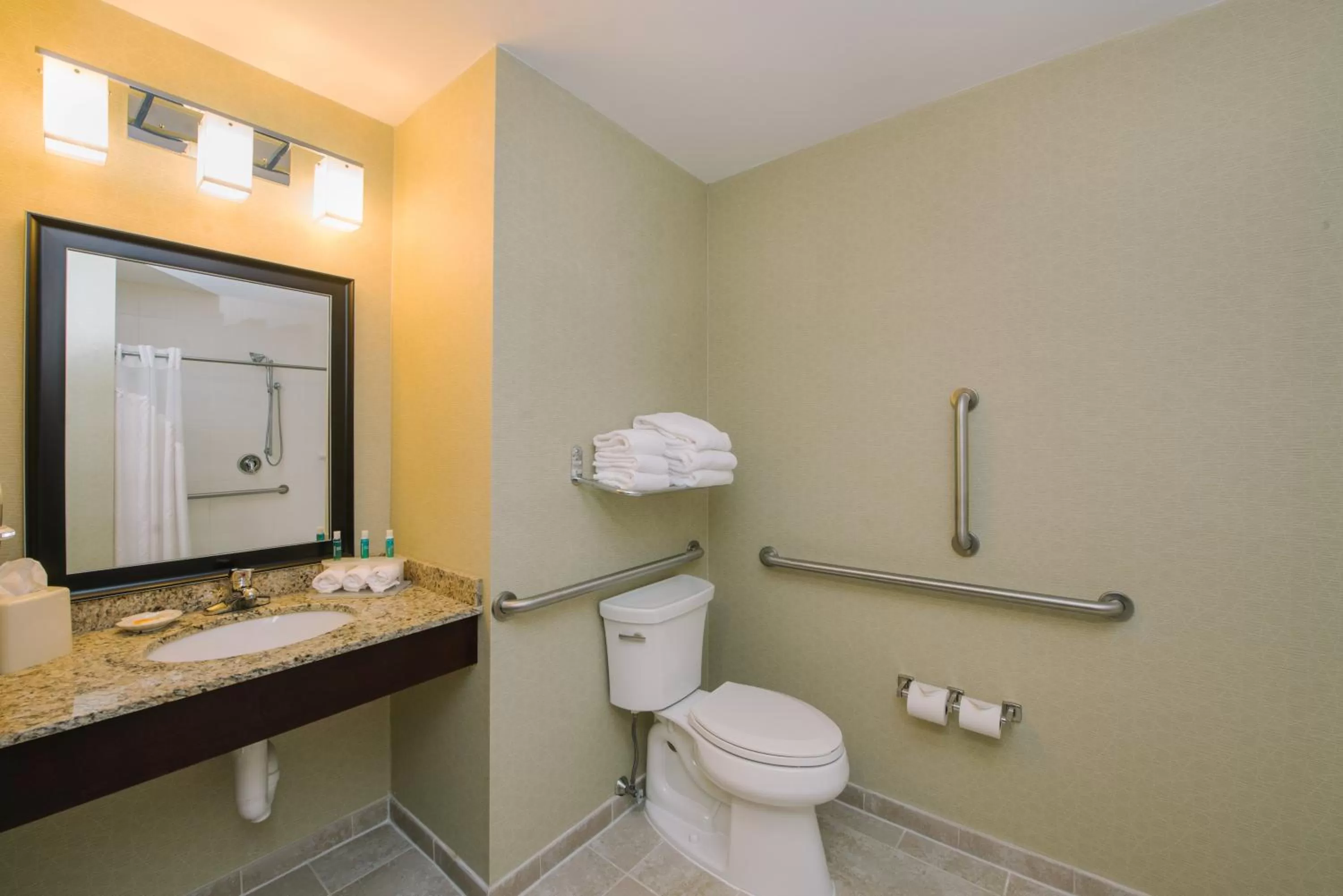 Queen Suite - Disability Access in Holiday Inn Express and Suites Merrimack - Nashua by IHG
