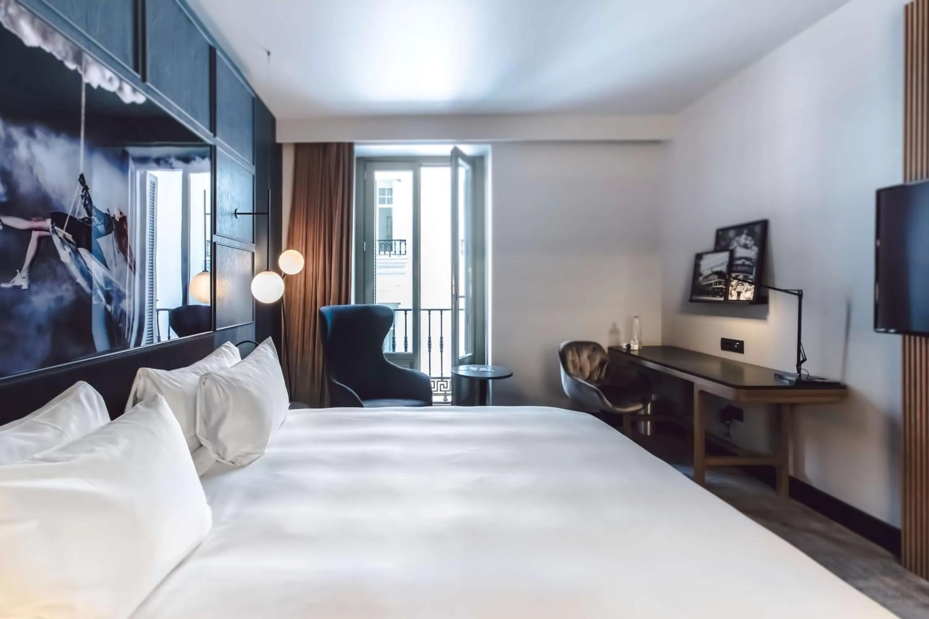 Premium Room with Balcony and Square View in Radisson Blu Hotel, Madrid Prado