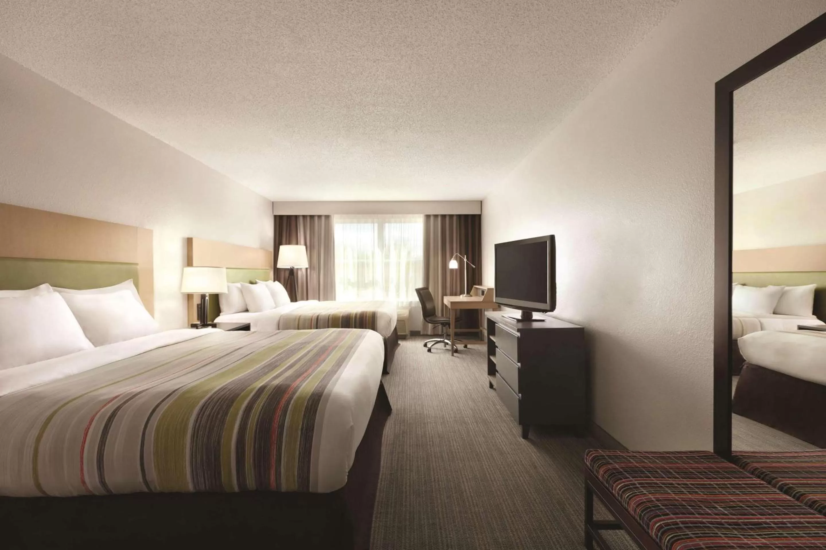 King Suite with Whirlpool - Non-Smoking in Country Inn & Suites by Radisson, Washington, DC East - Capitol Heights, MD