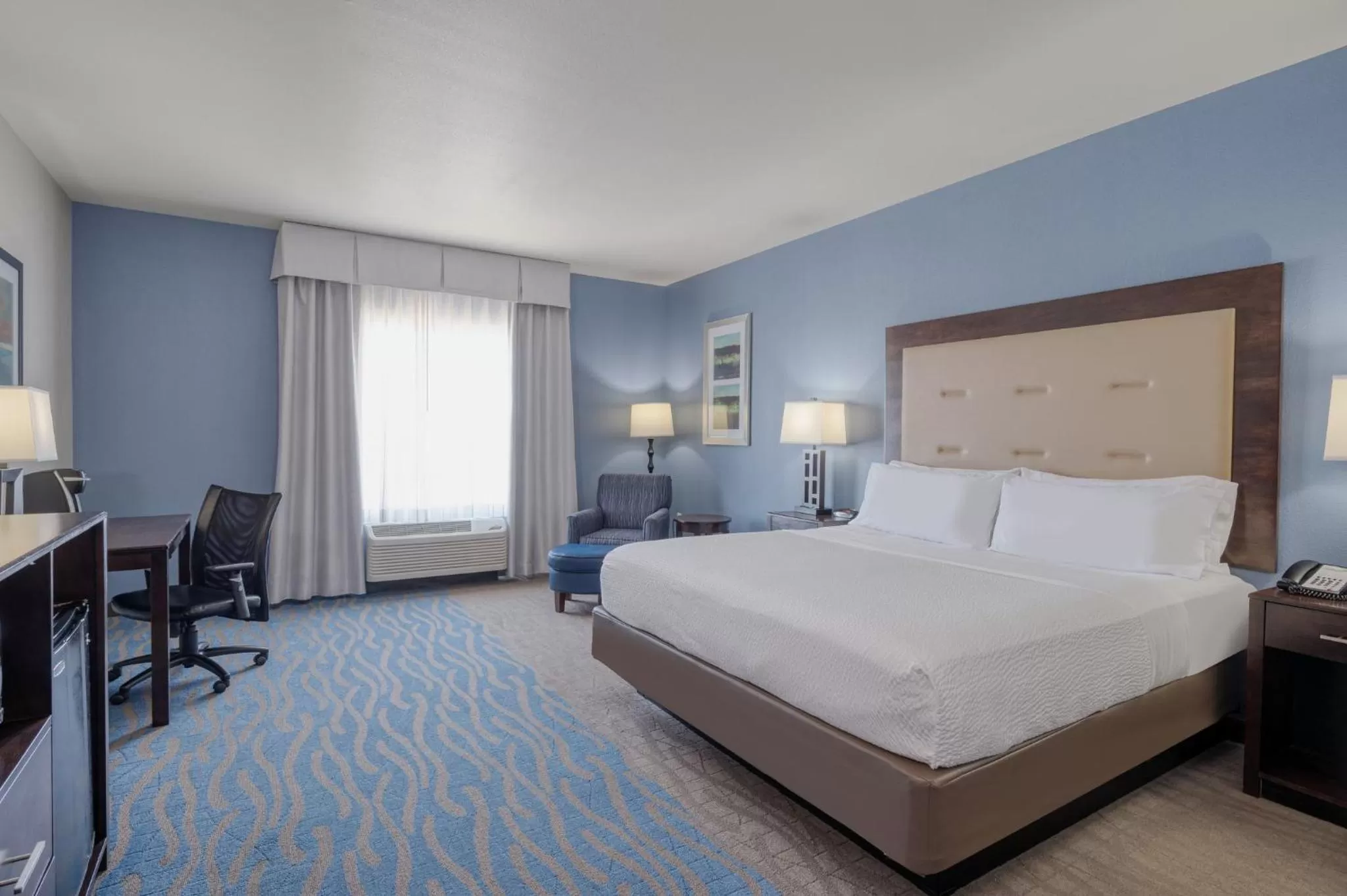 Standard King Room in Holiday Inn Express and Suites Edwardsville by IHG