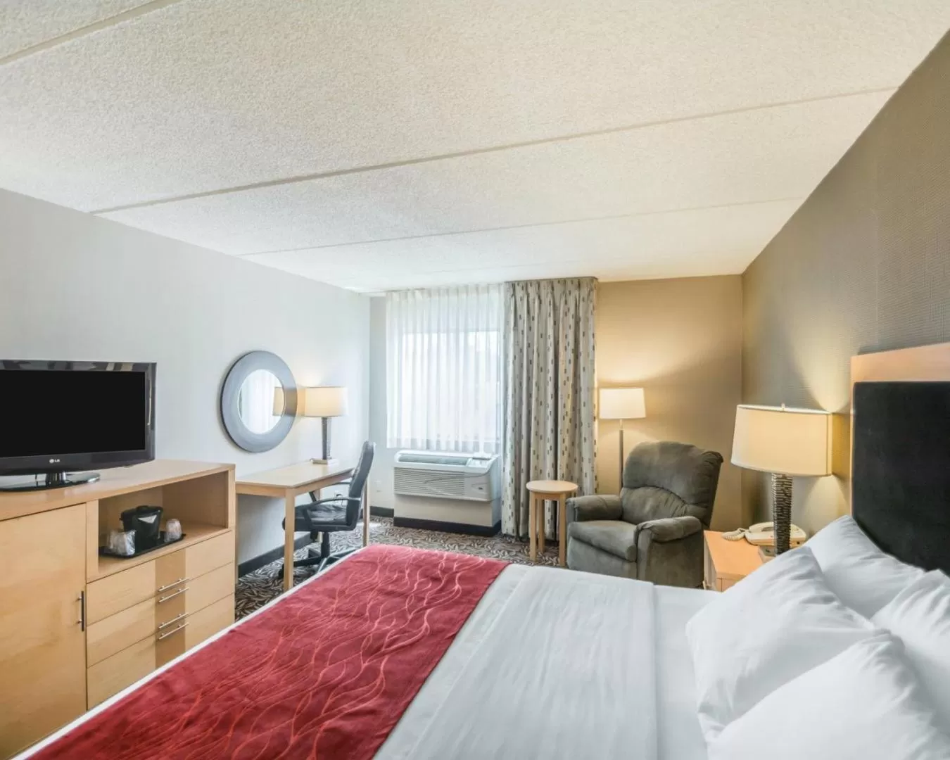 King Room - Non-Smoking in Comfort Inn - NYS Fairgrounds