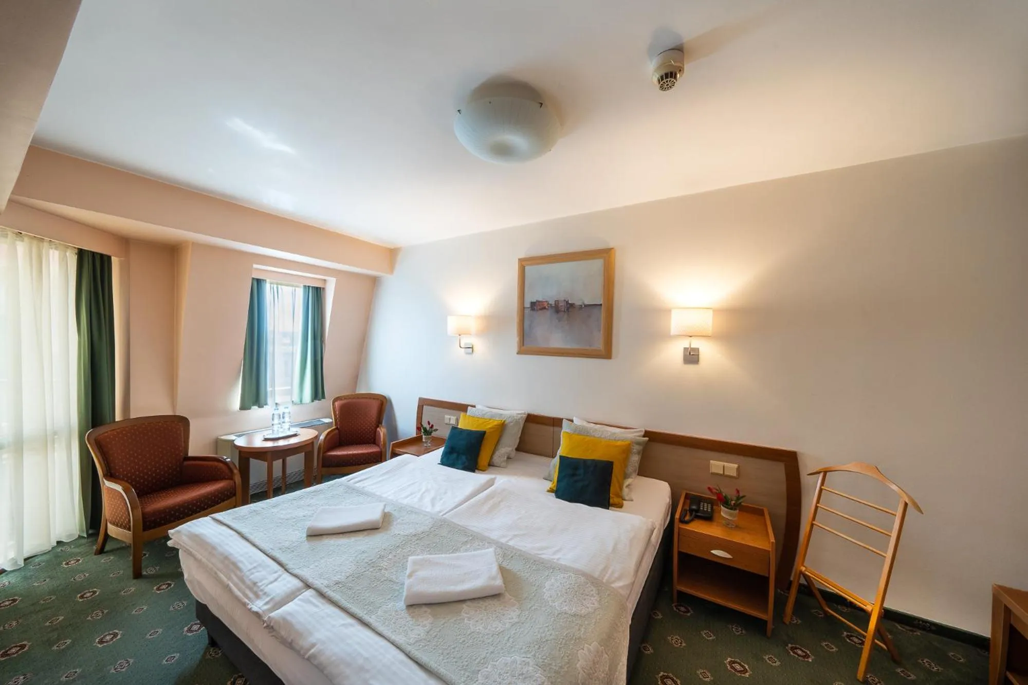 One-Bedroom Apartment with Balcony and City View in Hotel Secesja