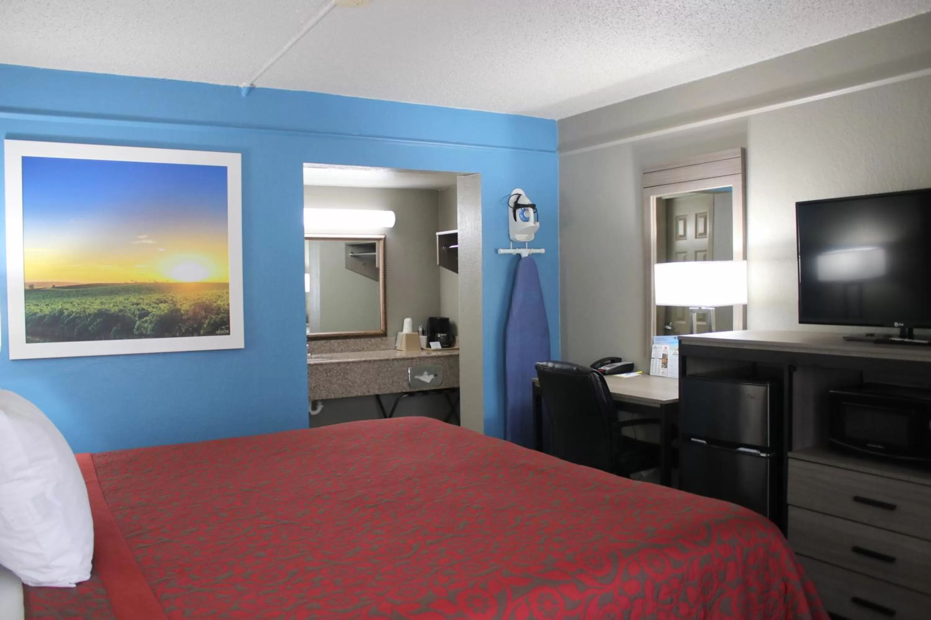 King Room - Non-Smoking in Days Inn by Wyndham N.W. Medical Center