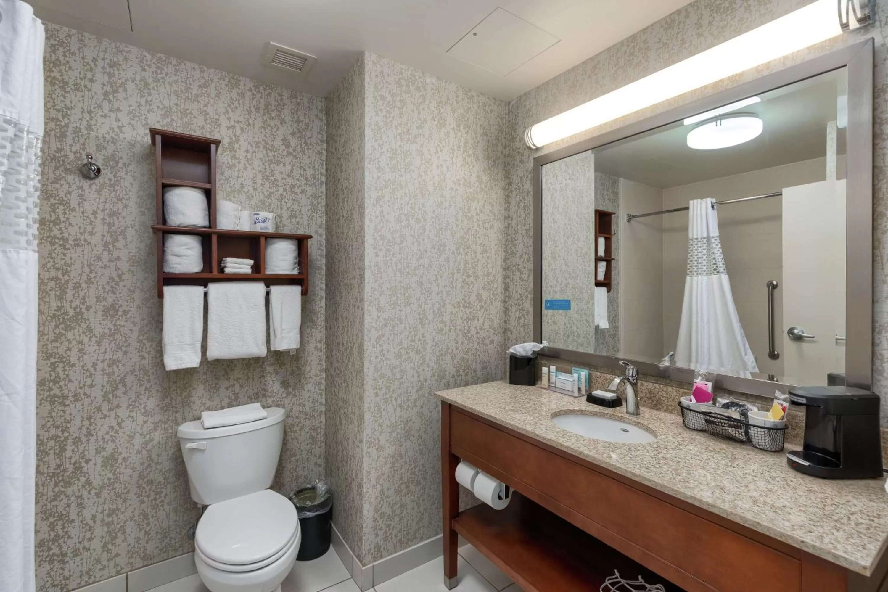 Queen Room with Two Queen Beds - Mobility and Hearing Access/Non-Smoking in Hampton Inn & Suites Owensboro Downtown Waterfront