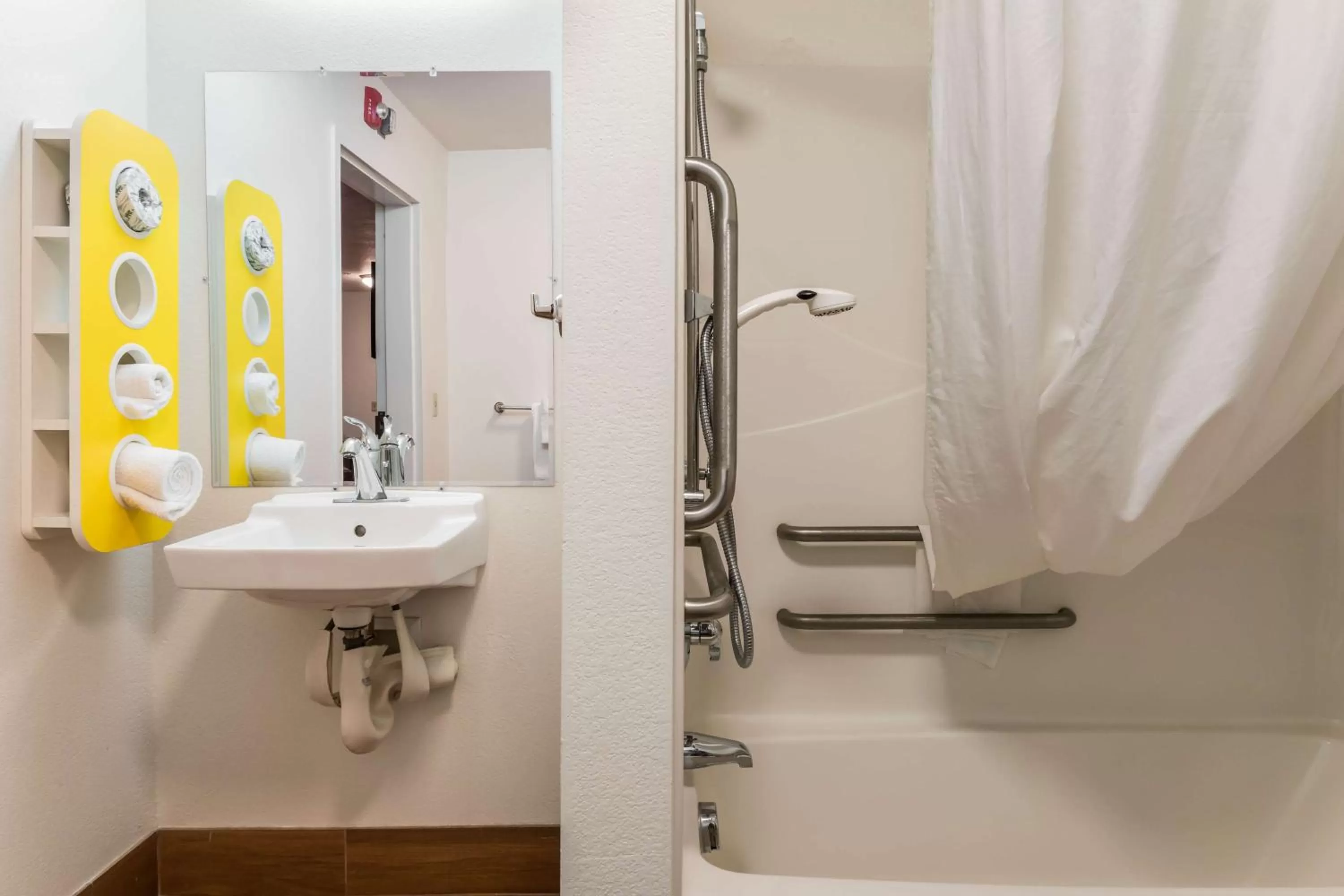 King Room - Disability Access - Non-Smoking in Motel 6 Wilkes Barre Arena