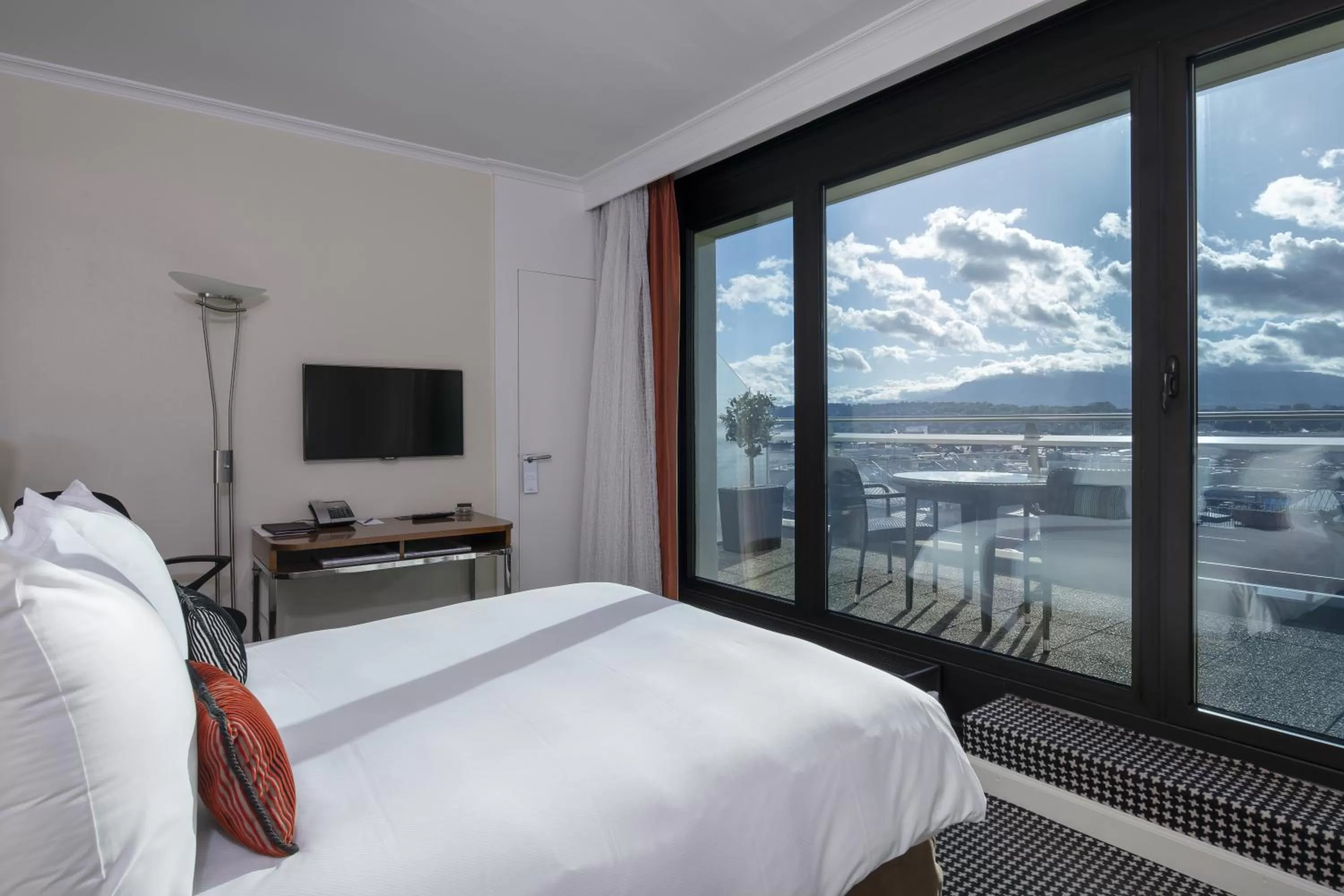 Penthouse Terrace Room in Warwick Geneva