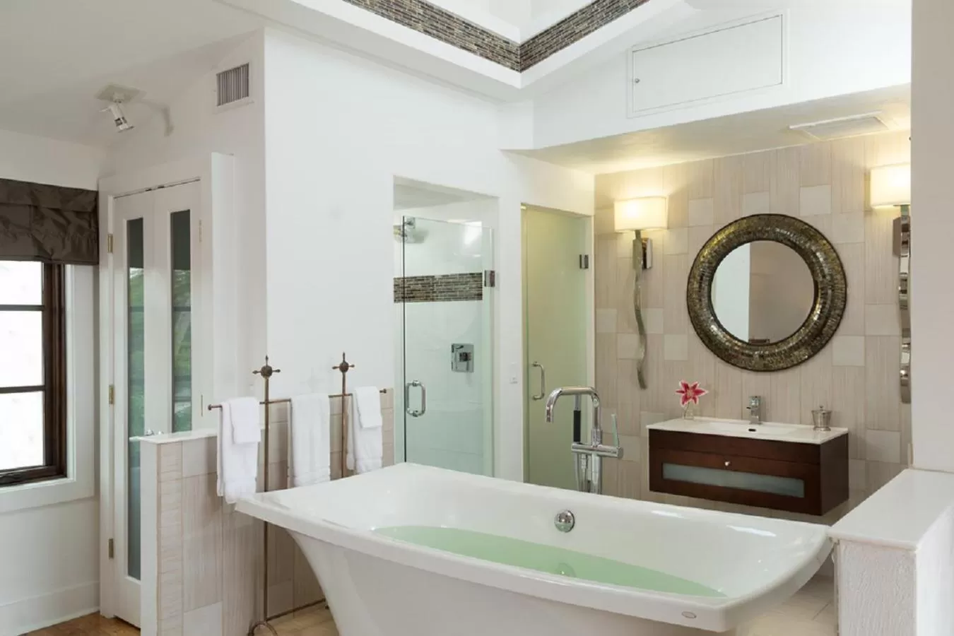 Single Room with Bath in Black Dolphin Inn