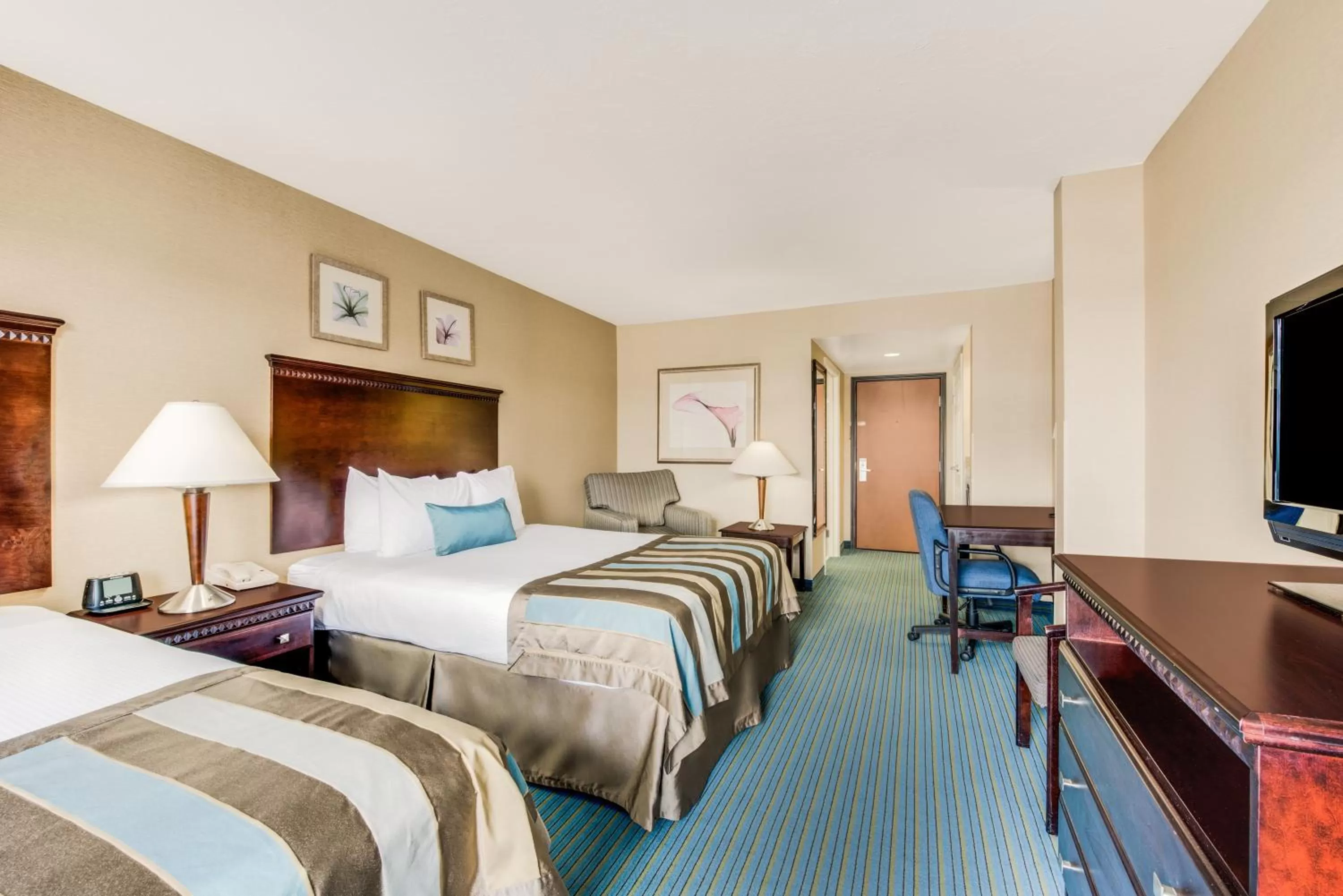 Queen Room with Two Queen Beds - Non-Smoking in Wingate by Wyndham - York