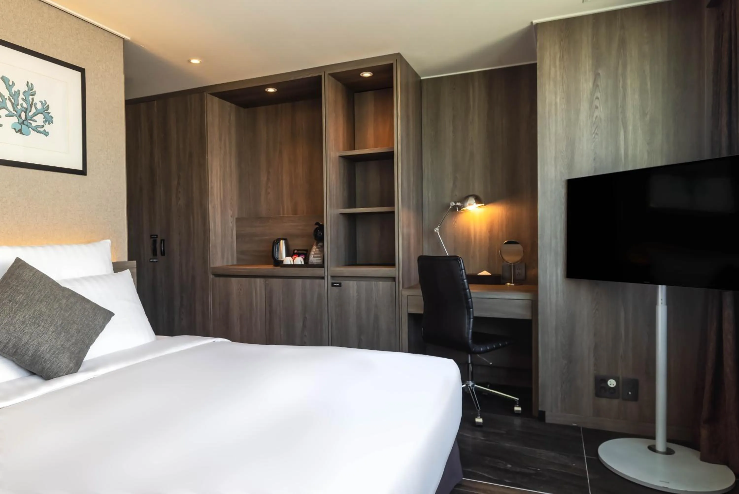 Deluxe Double with City View  in Kent Hotel Gwangalli by Kensington
