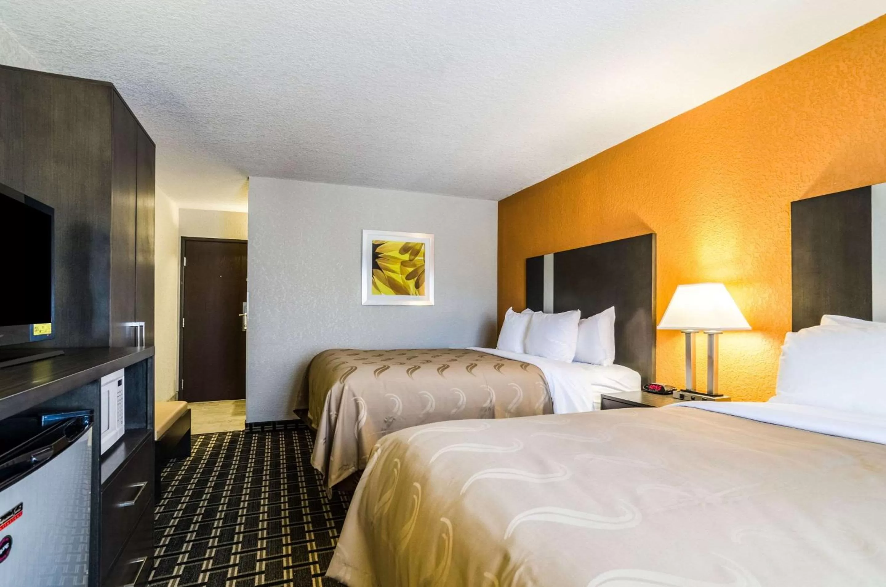 Queen Suite with Two Queen Beds - Non Smoking/Interior Hall in Quality Inn Great Bend