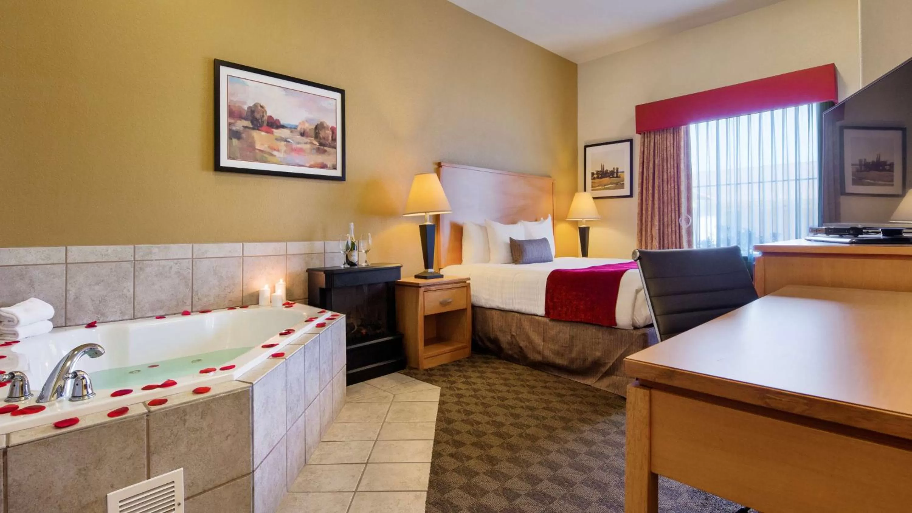 King Suite with Spa Bath - Disability Access/Non-Smoking in Best Western Plus Guymon Hotel & Suites