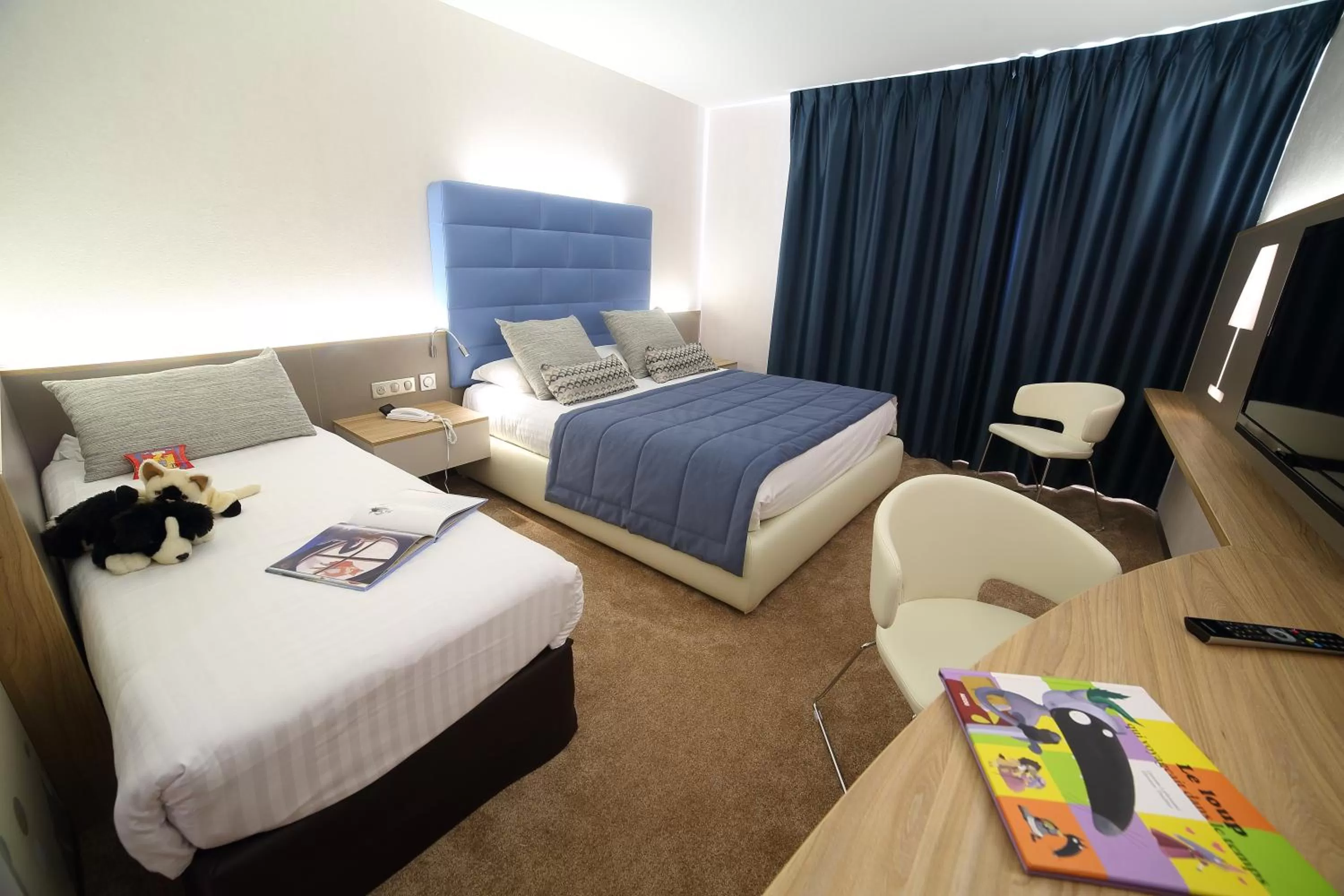 Superior Triple Room (2 Adults + 1 Child under 16 years) in Hotel Plaza - site du Futuroscope