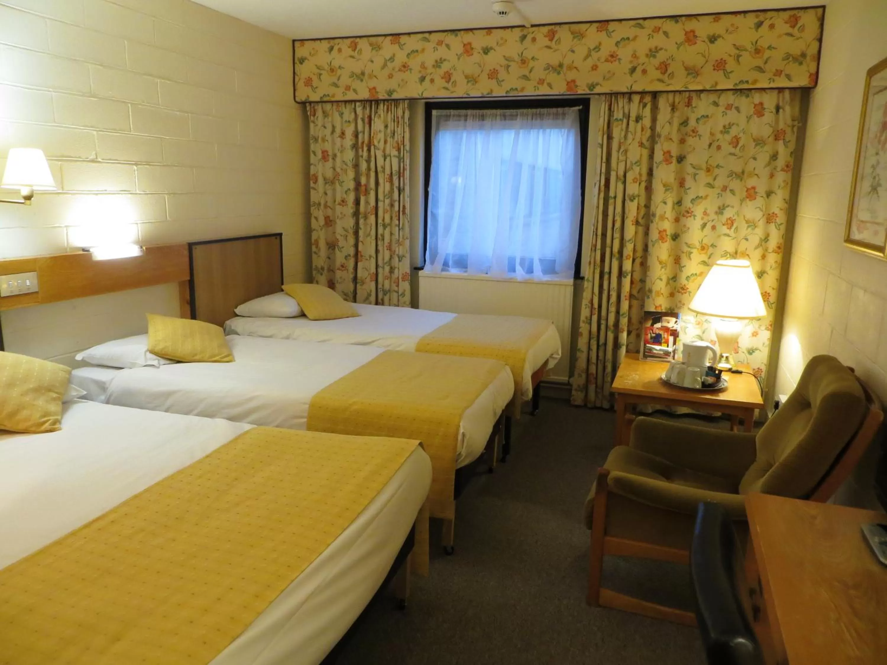 Twin Room in The Waterside